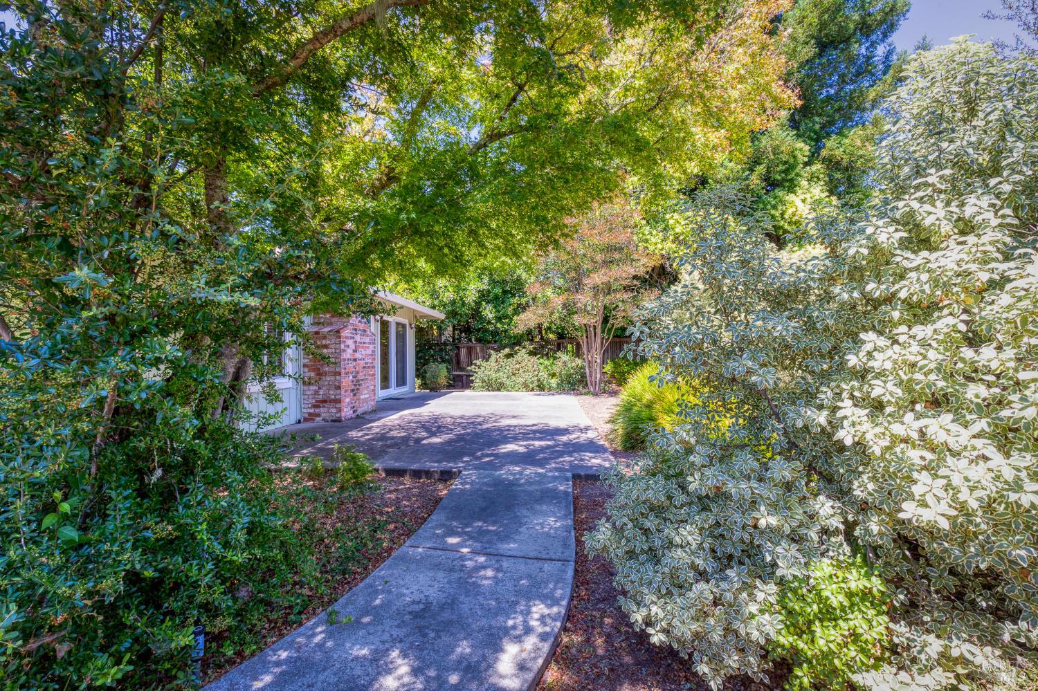 Detail Gallery Image 45 of 52 For 160 Oak Shadow Dr, Santa Rosa,  CA 95409 - 3 Beds | 2 Baths