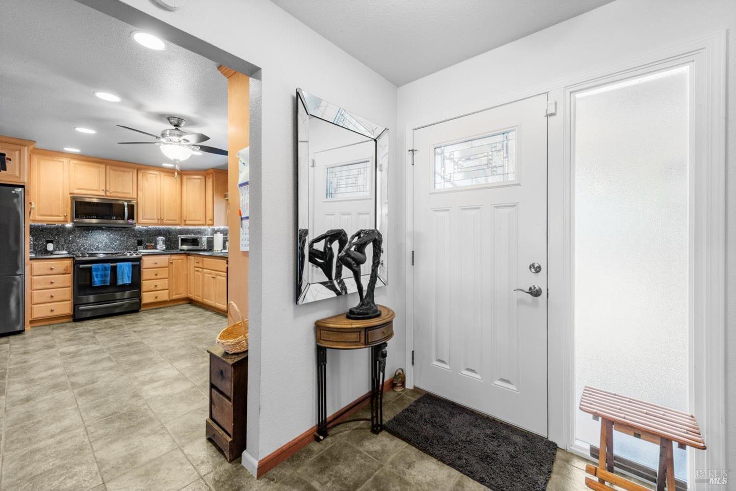 Detail Gallery Image 3 of 72 For 3451 Astoria Cir, Fairfield,  CA 94534 - 5 Beds | 3/1 Baths