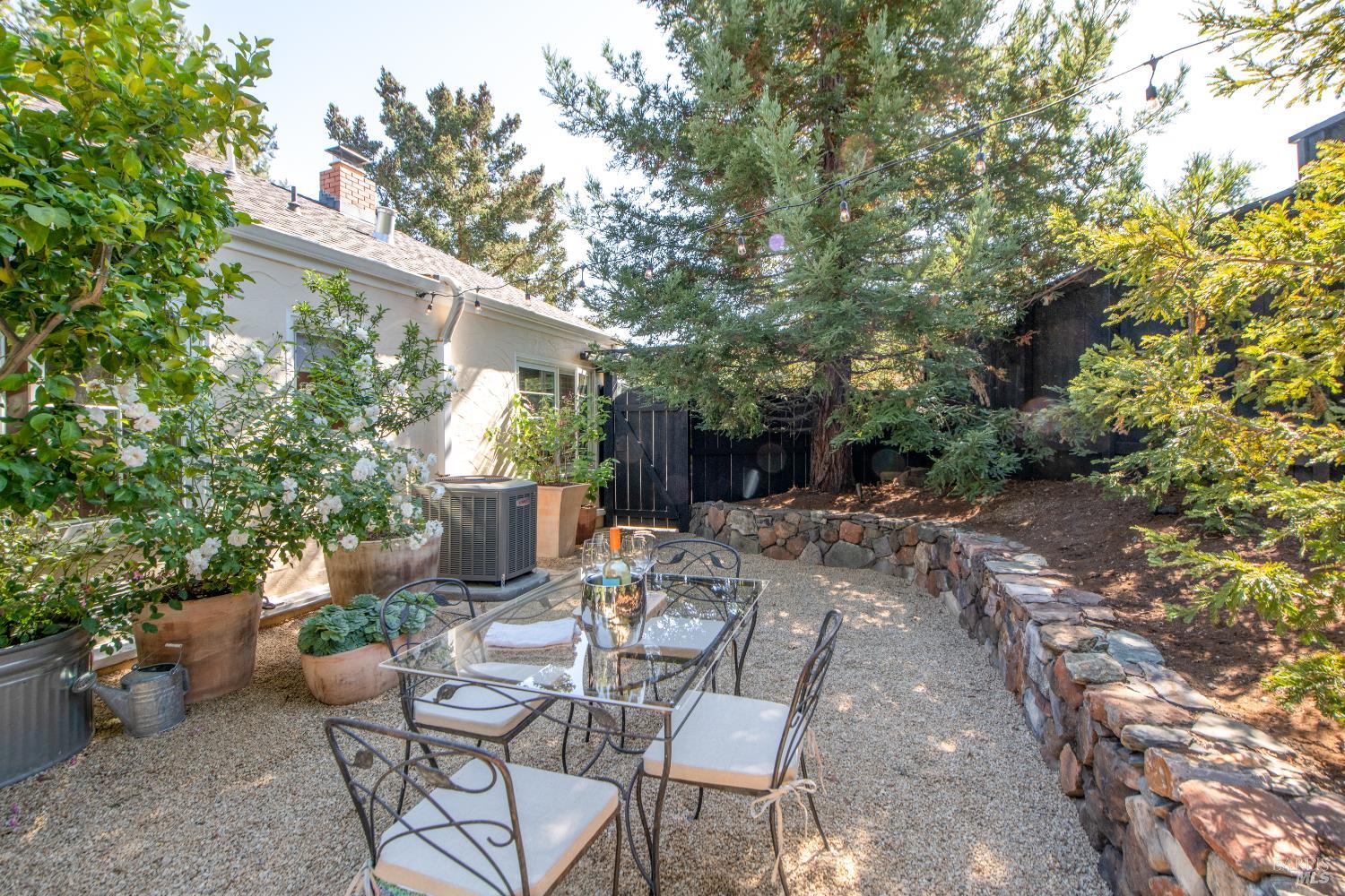 Detail Gallery Image 14 of 43 For 114 Tamal Vista Dr, San Rafael,  CA 94901 - 3 Beds | 2 Baths