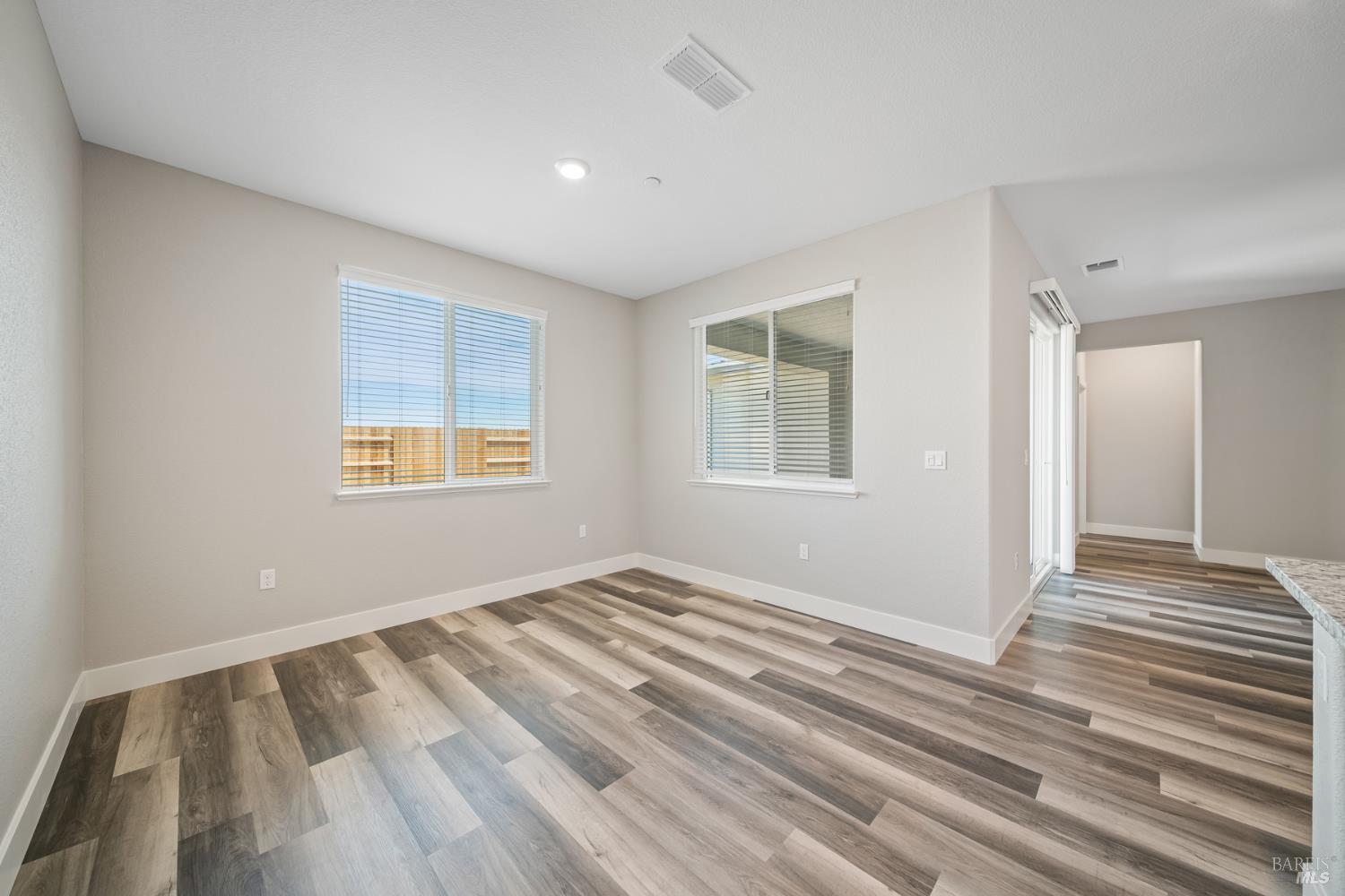 Detail Gallery Image 8 of 19 For 2175 Rustic Oak Ln, Rio Vista,  CA 94571 - 2 Beds | 2 Baths