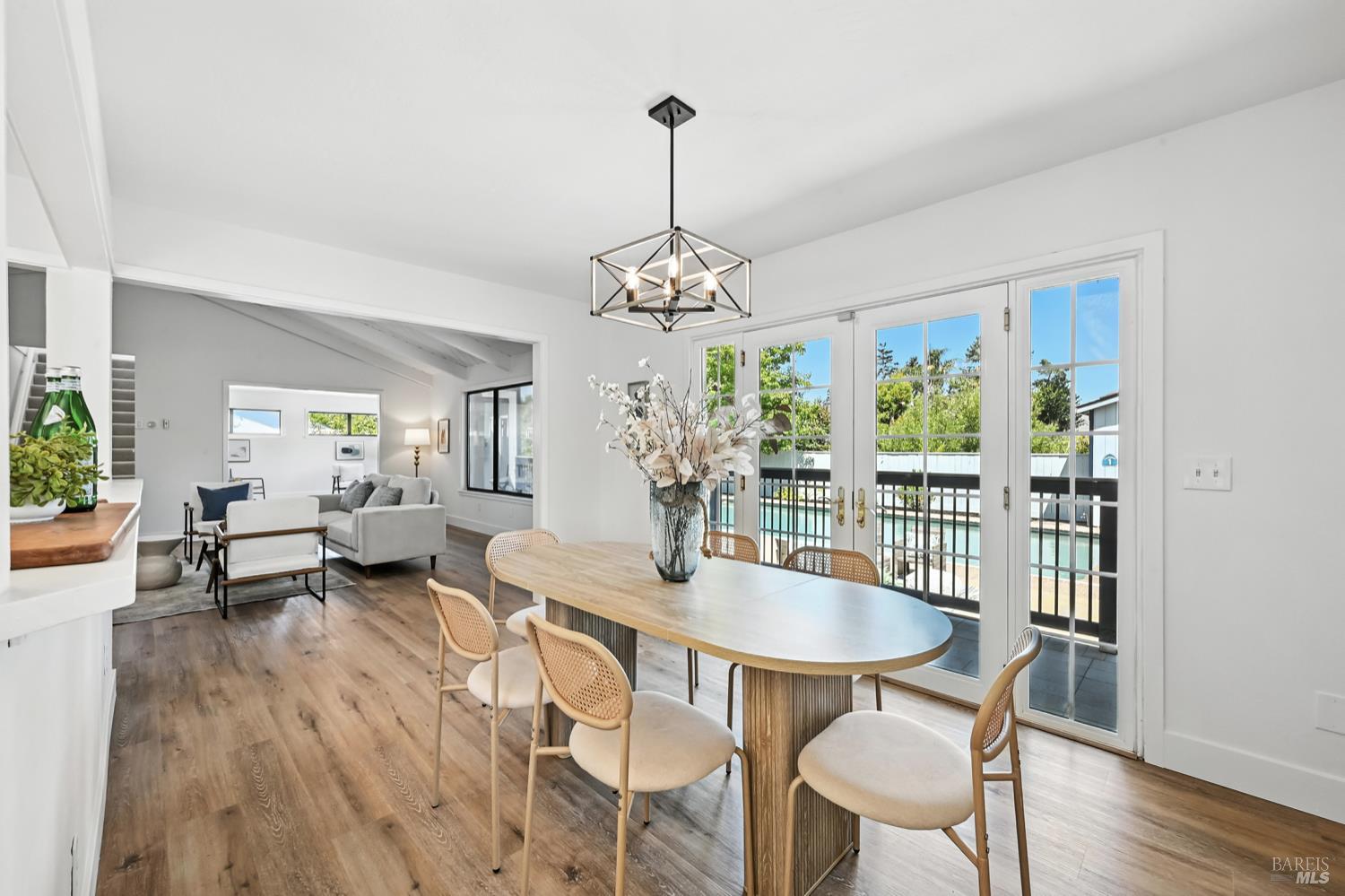 Detail Gallery Image 15 of 41 For 15 Arbor Cir, Novato,  CA 94947 - 5 Beds | 3 Baths