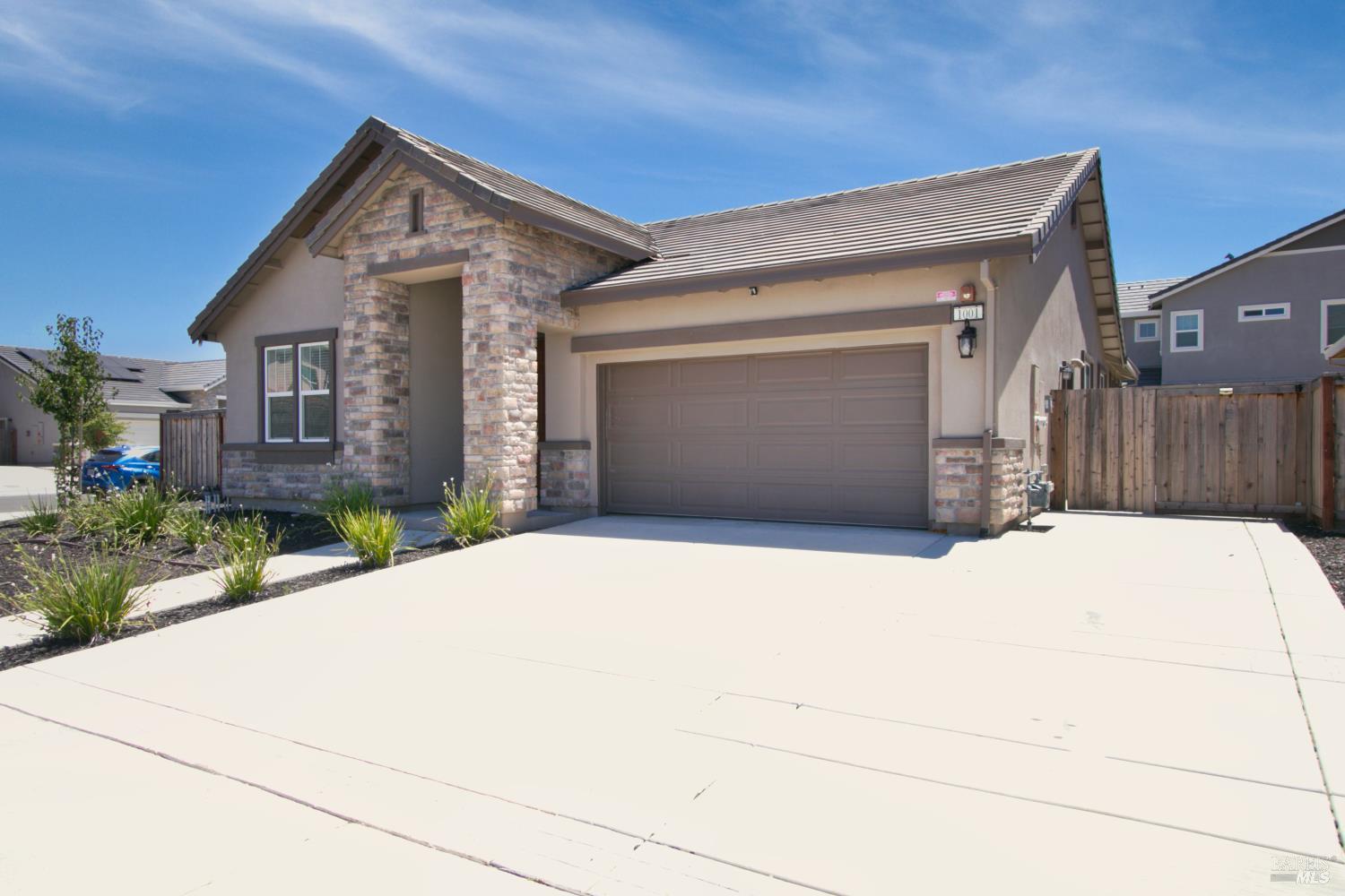 Detail Gallery Image 2 of 38 For 1001 Swift Ct, Vacaville,  CA 95688 - 4 Beds | 2 Baths