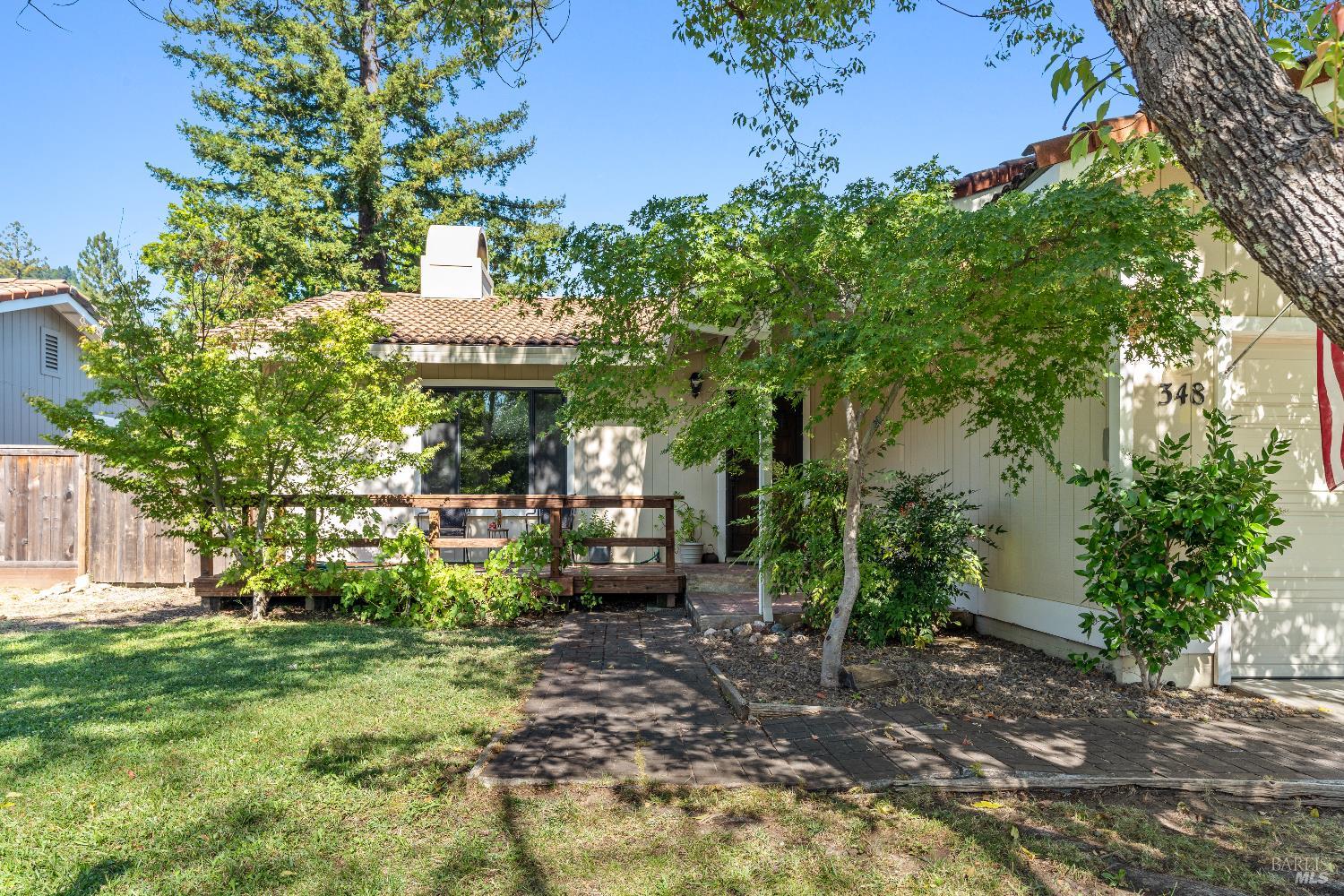 Detail Gallery Image 3 of 15 For 348 Almond Way, Healdsburg,  CA 95448 - 3 Beds | 2 Baths