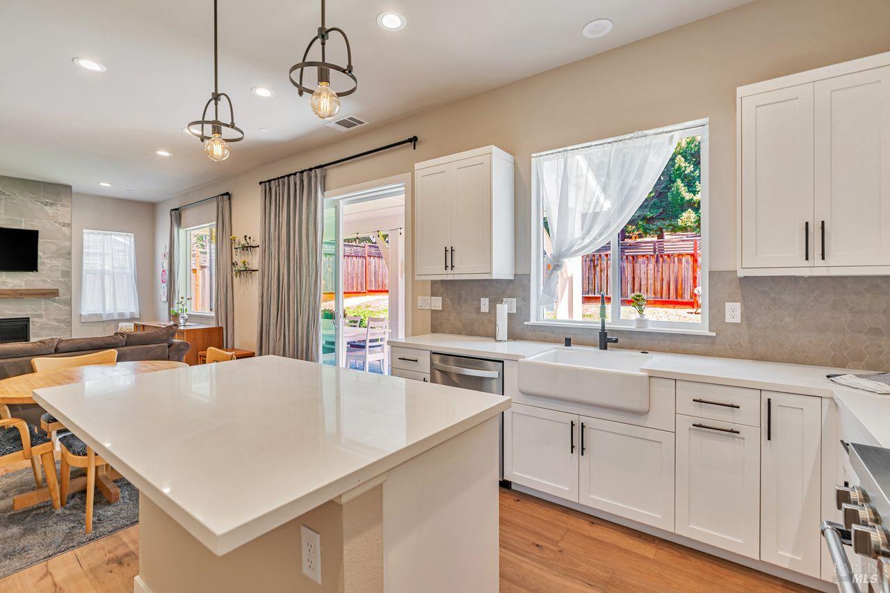 Detail Gallery Image 7 of 40 For 3566 Aaron Dr, Santa Rosa,  CA 95404 - 4 Beds | 3 Baths