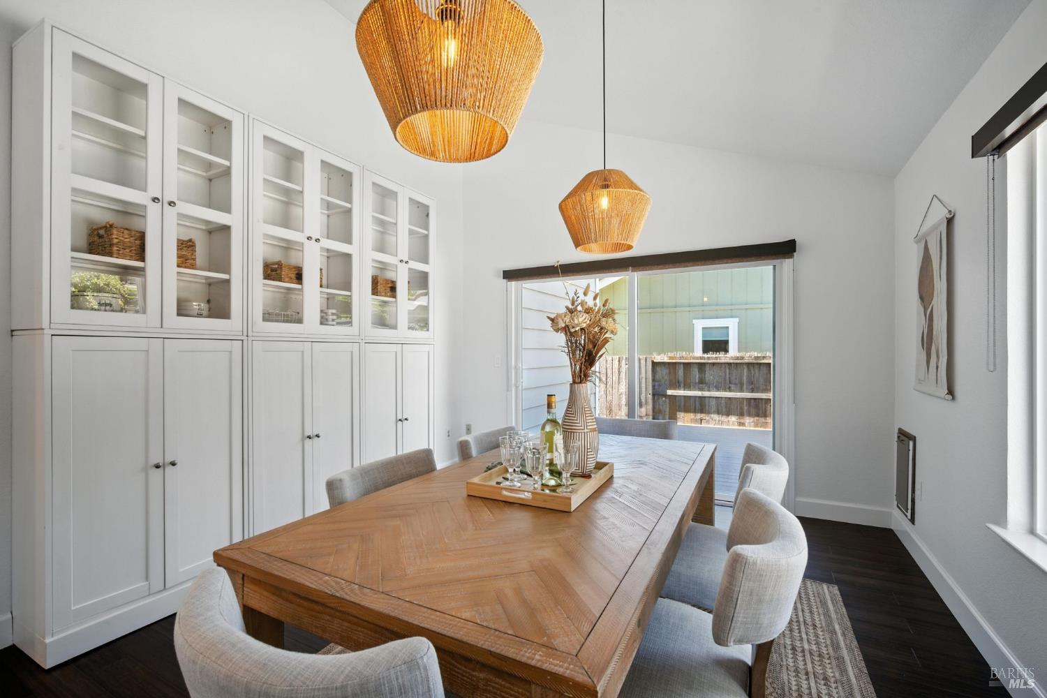 Detail Gallery Image 11 of 32 For 104 Banff Way, Petaluma,  CA 94954 - 4 Beds | 2/1 Baths