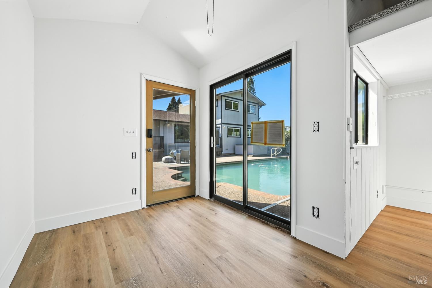 Detail Gallery Image 37 of 41 For 15 Arbor Cir, Novato,  CA 94947 - 5 Beds | 3 Baths