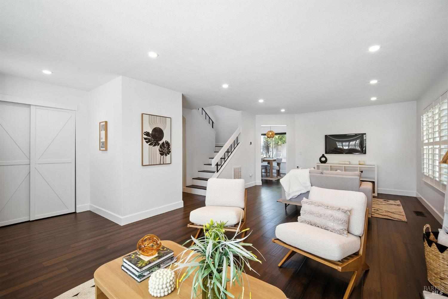 Detail Gallery Image 6 of 32 For 104 Banff Way, Petaluma,  CA 94954 - 4 Beds | 2/1 Baths