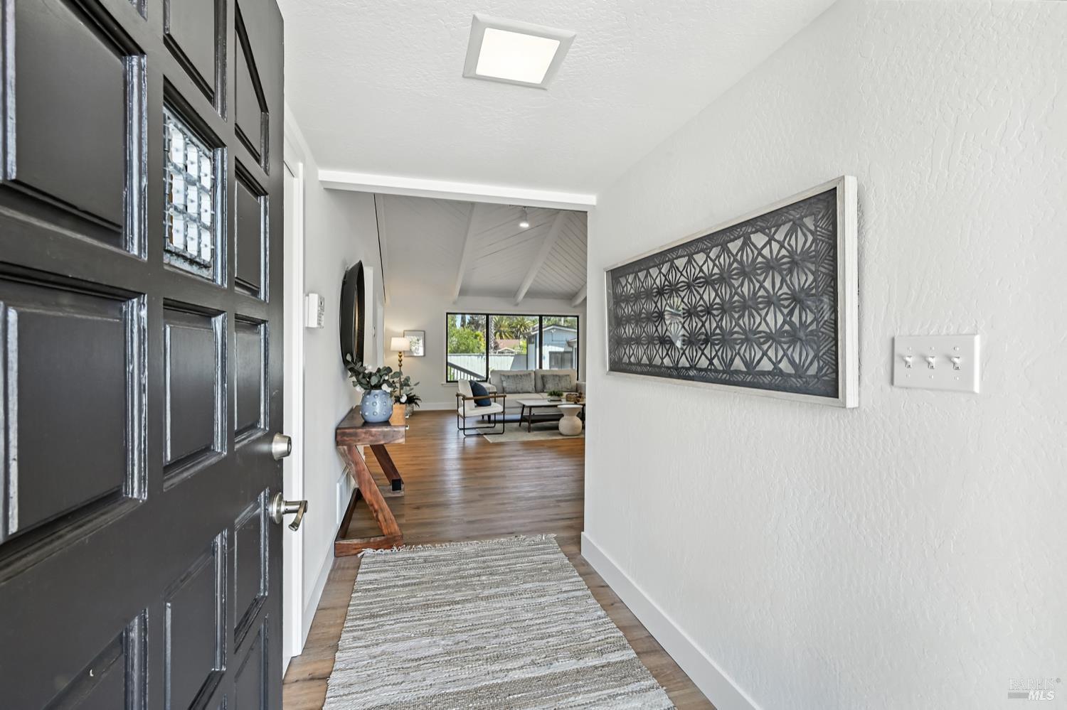 Detail Gallery Image 5 of 41 For 15 Arbor Cir, Novato,  CA 94947 - 5 Beds | 3 Baths