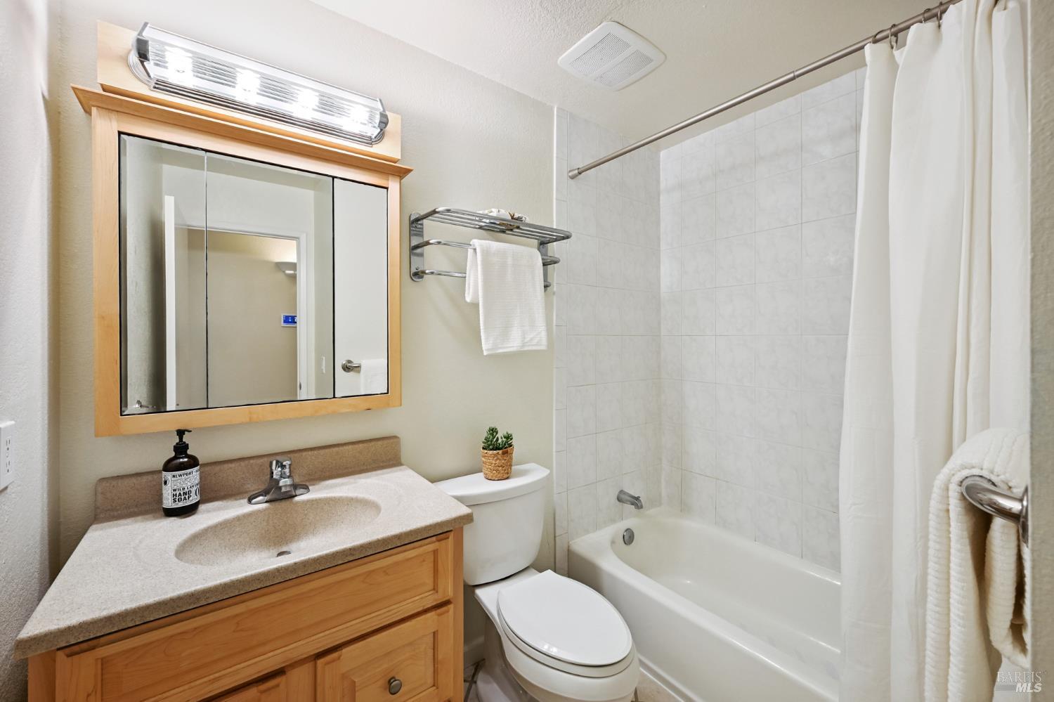 Detail Gallery Image 35 of 52 For 4777 Fairway Dr, Rohnert Park,  CA 94928 - 4 Beds | 2 Baths