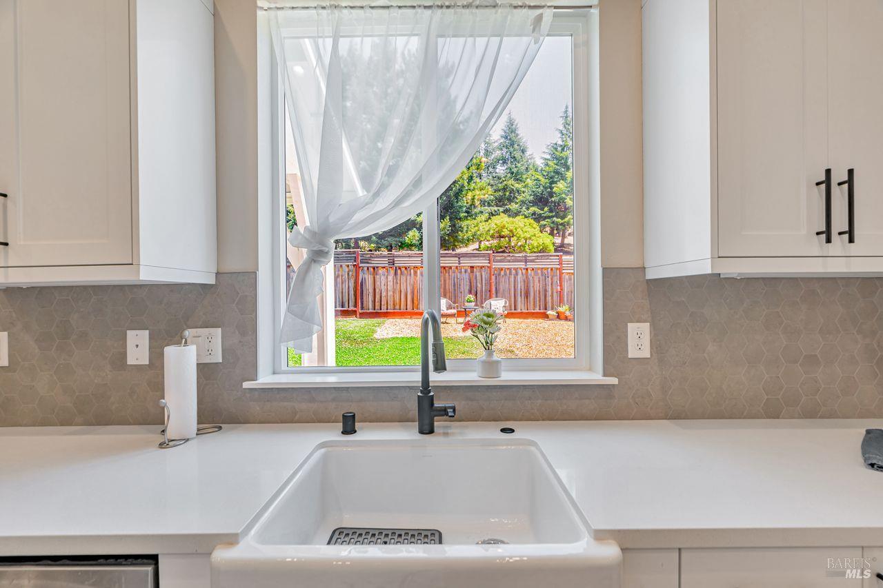 Detail Gallery Image 8 of 40 For 3566 Aaron Dr, Santa Rosa,  CA 95404 - 4 Beds | 3 Baths