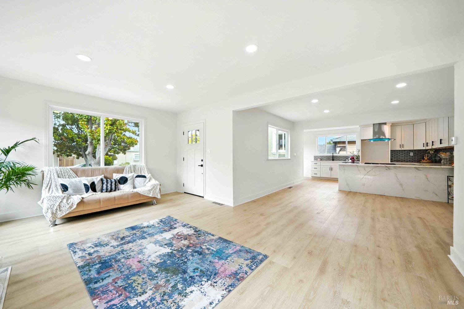 Detail Gallery Image 6 of 28 For 3711 Garvin Ave, Richmond,  CA 94805 - 2 Beds | 1 Baths