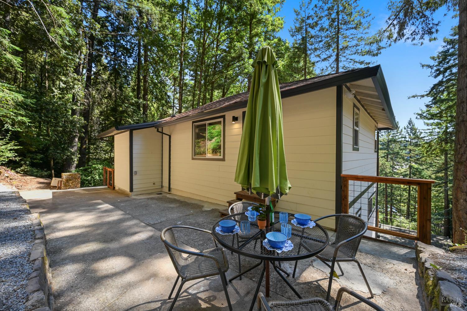 Detail Gallery Image 27 of 67 For 14150 Fern Rd, Guerneville,  CA 95446 - 3 Beds | 2/1 Baths