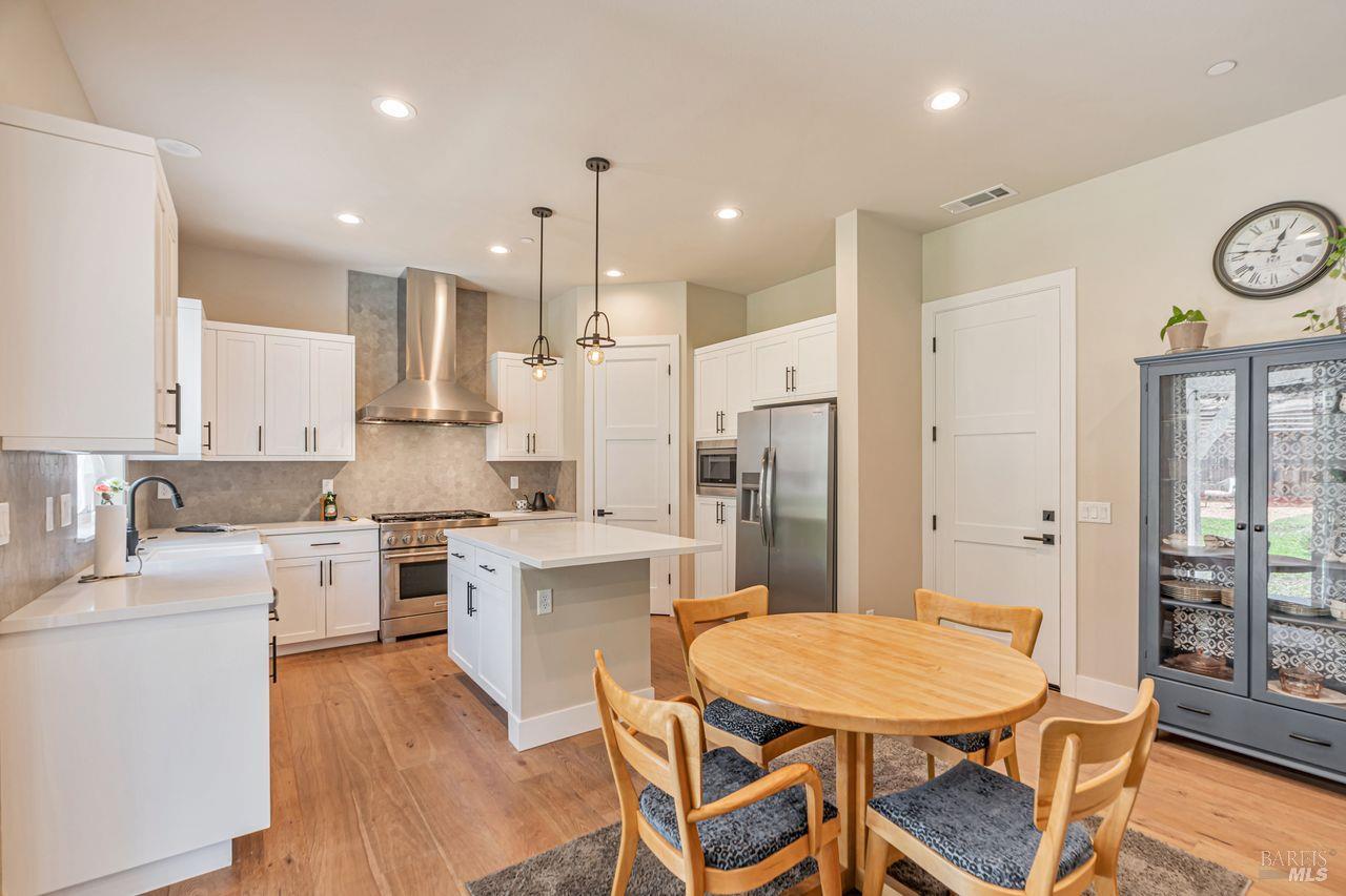 Detail Gallery Image 10 of 40 For 3566 Aaron Dr, Santa Rosa,  CA 95404 - 4 Beds | 3 Baths