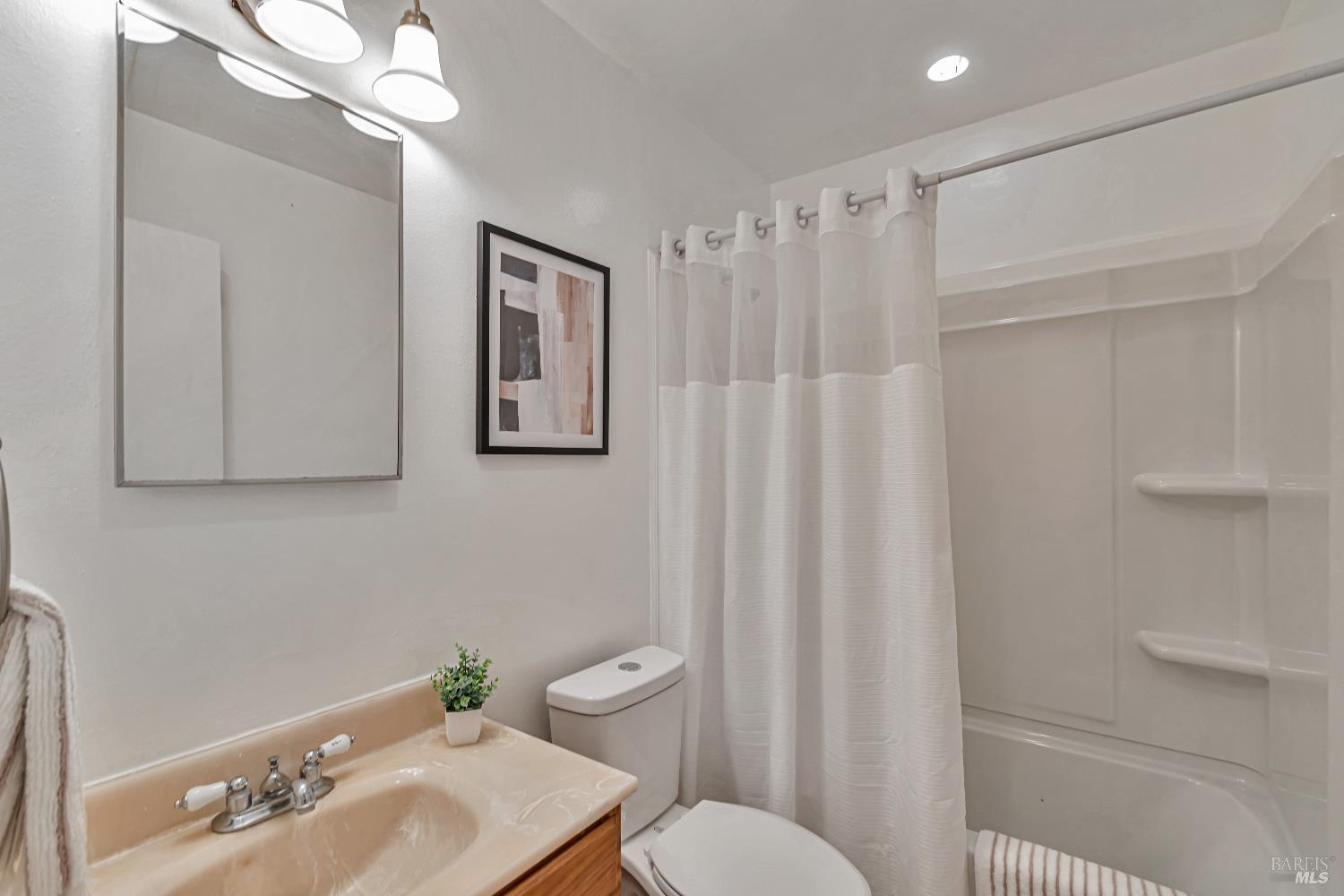 Detail Gallery Image 22 of 40 For 229 Arlen Dr, Rohnert Park,  CA 94928 - 4 Beds | 3 Baths