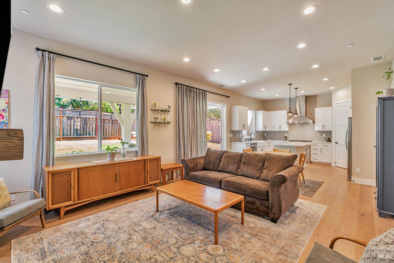 Detail Gallery Image 11 of 40 For 3566 Aaron Dr, Santa Rosa,  CA 95404 - 4 Beds | 3 Baths