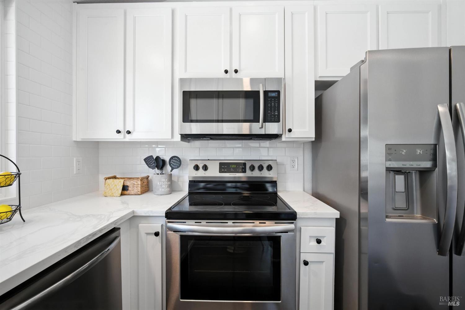 Detail Gallery Image 9 of 32 For 104 Banff Way, Petaluma,  CA 94954 - 4 Beds | 2/1 Baths