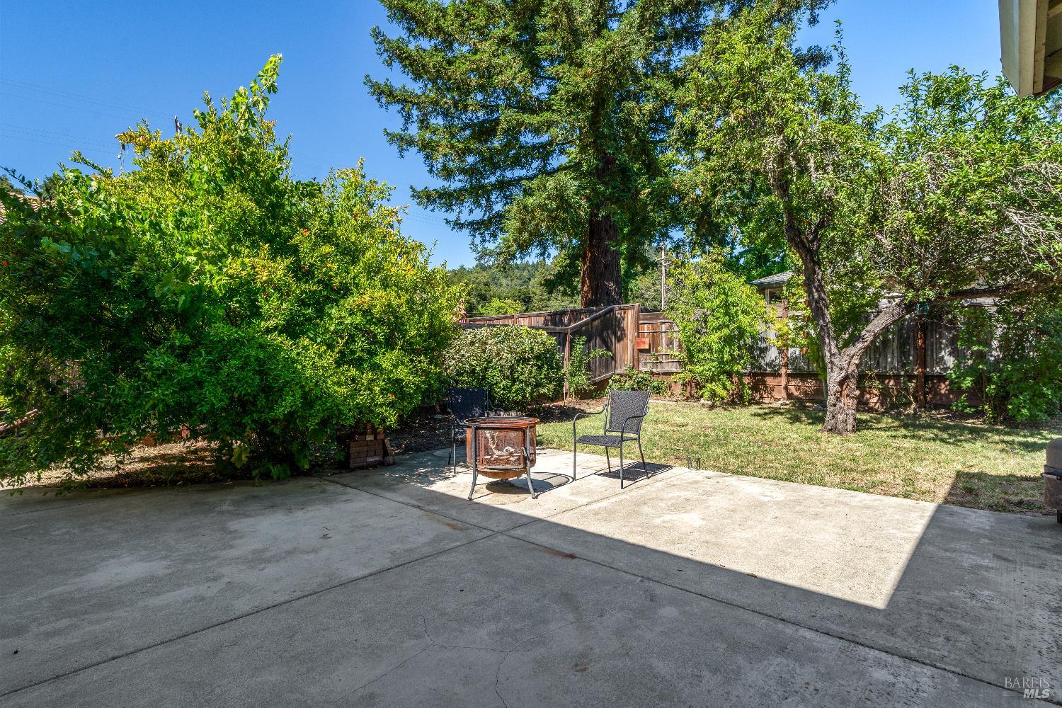 Detail Gallery Image 14 of 15 For 348 Almond Way, Healdsburg,  CA 95448 - 3 Beds | 2 Baths