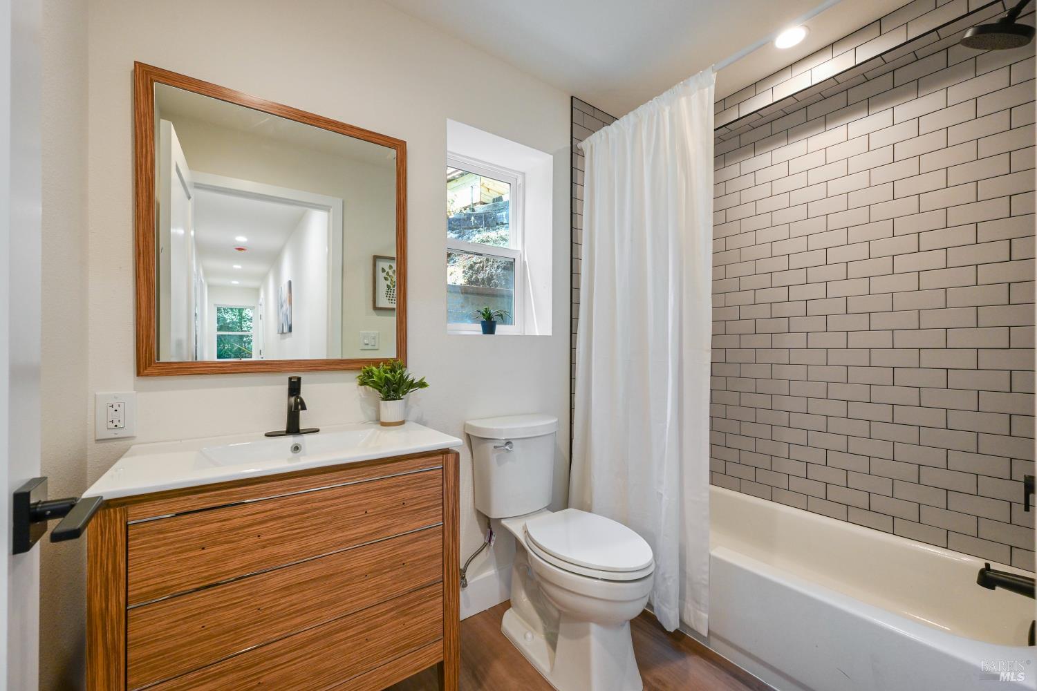 Detail Gallery Image 37 of 67 For 14150 Fern Rd, Guerneville,  CA 95446 - 3 Beds | 2/1 Baths