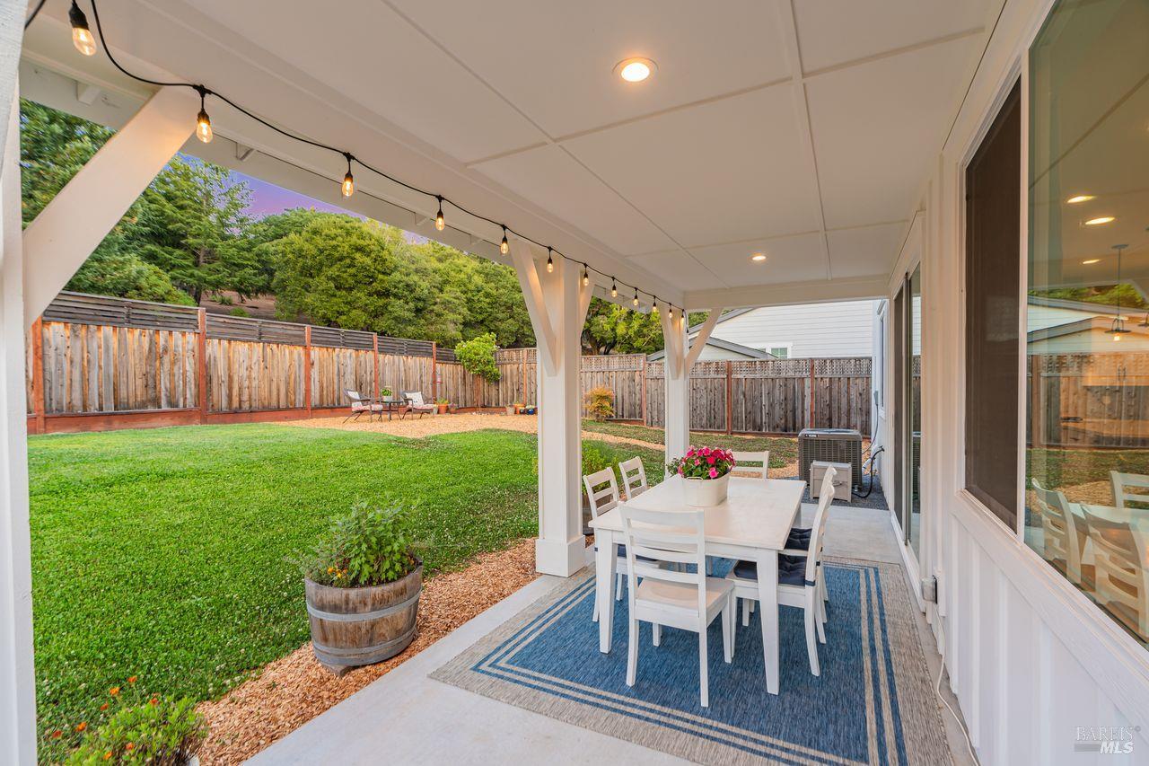 Detail Gallery Image 3 of 40 For 3566 Aaron Dr, Santa Rosa,  CA 95404 - 4 Beds | 3 Baths