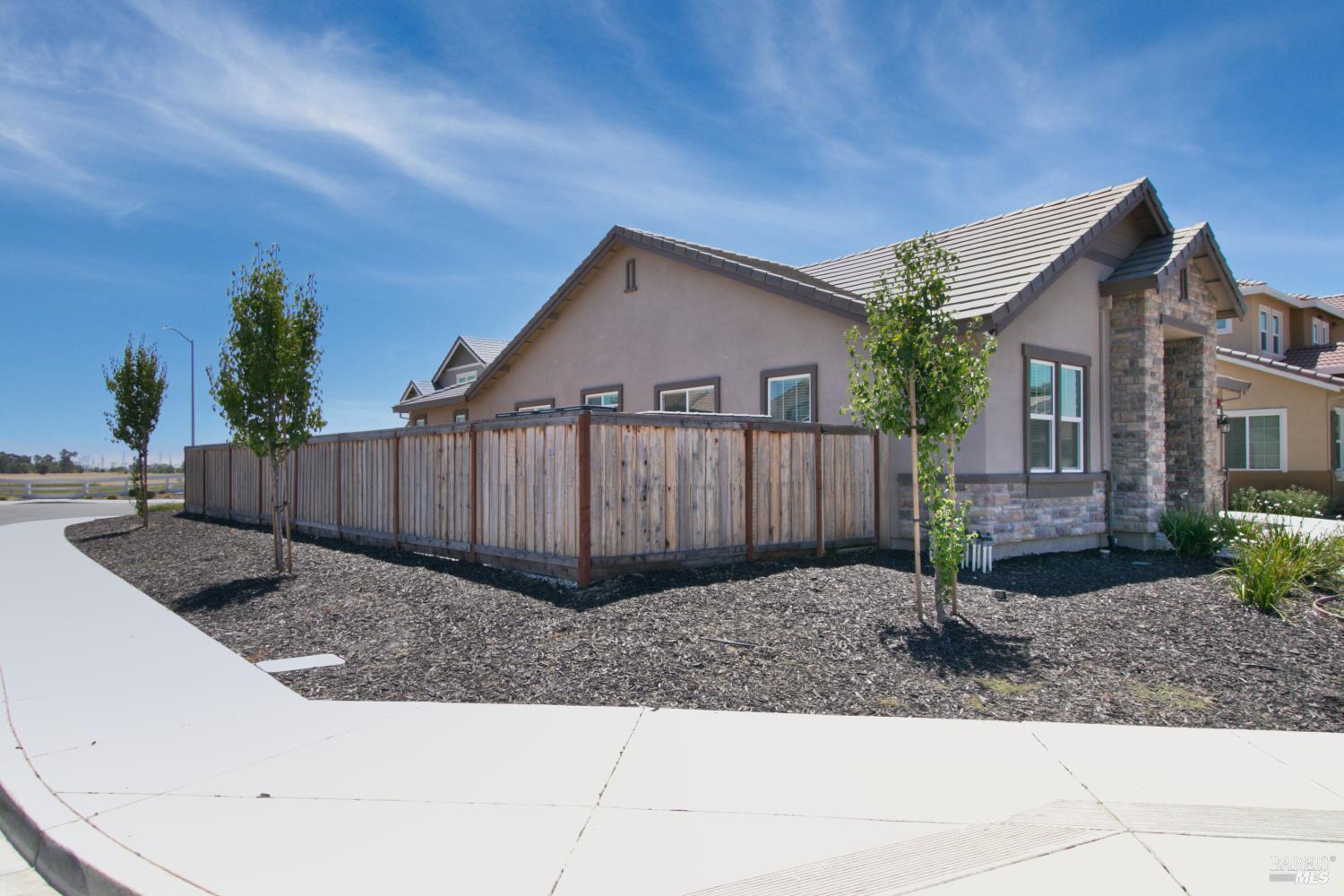 Detail Gallery Image 3 of 38 For 1001 Swift Ct, Vacaville,  CA 95688 - 4 Beds | 2 Baths