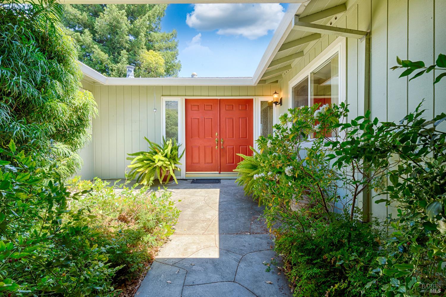 Detail Gallery Image 3 of 52 For 160 Oak Shadow Dr, Santa Rosa,  CA 95409 - 3 Beds | 2 Baths