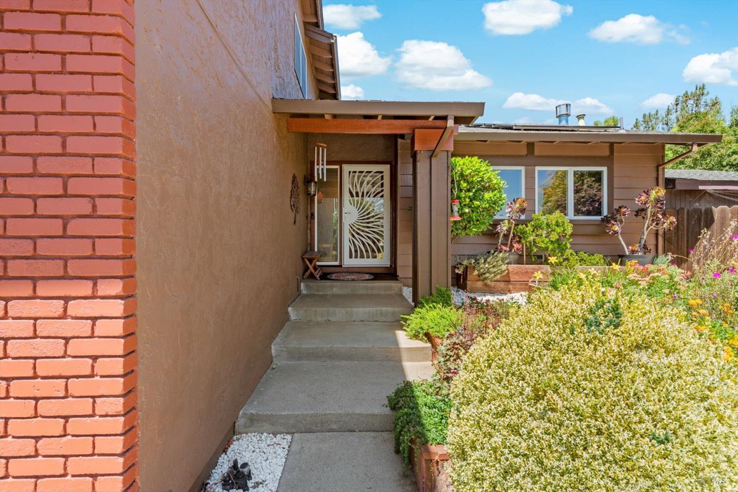 Detail Gallery Image 2 of 72 For 3451 Astoria Cir, Fairfield,  CA 94534 - 5 Beds | 3/1 Baths