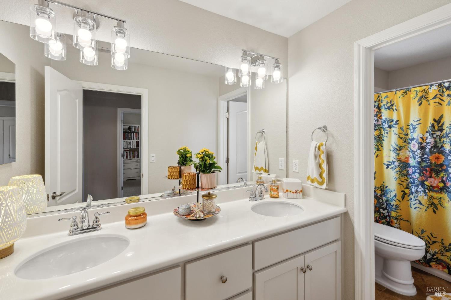 Detail Gallery Image 24 of 43 For 2108 W Lincoln Ave, Napa,  CA 94558 - 4 Beds | 3 Baths
