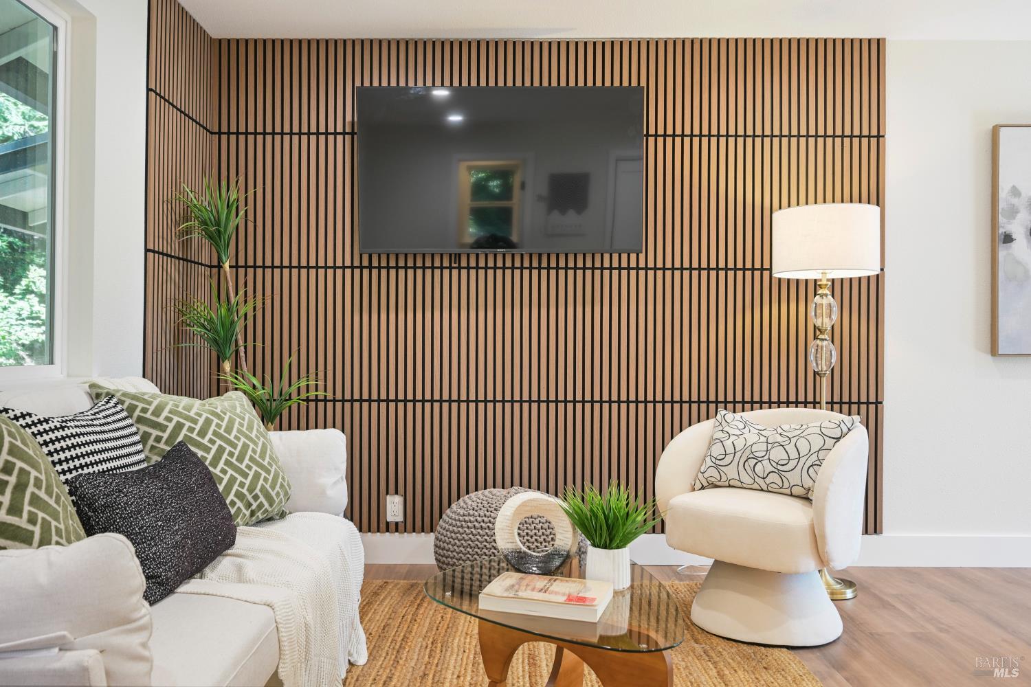 Detail Gallery Image 8 of 67 For 14150 Fern Rd, Guerneville,  CA 95446 - 3 Beds | 2/1 Baths