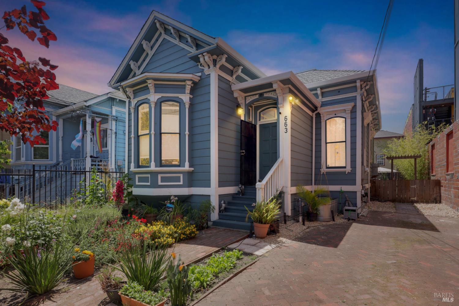 Detail Gallery Image 25 of 27 For 663 24th St, Oakland,  CA 94612 - 2 Beds | 2 Baths
