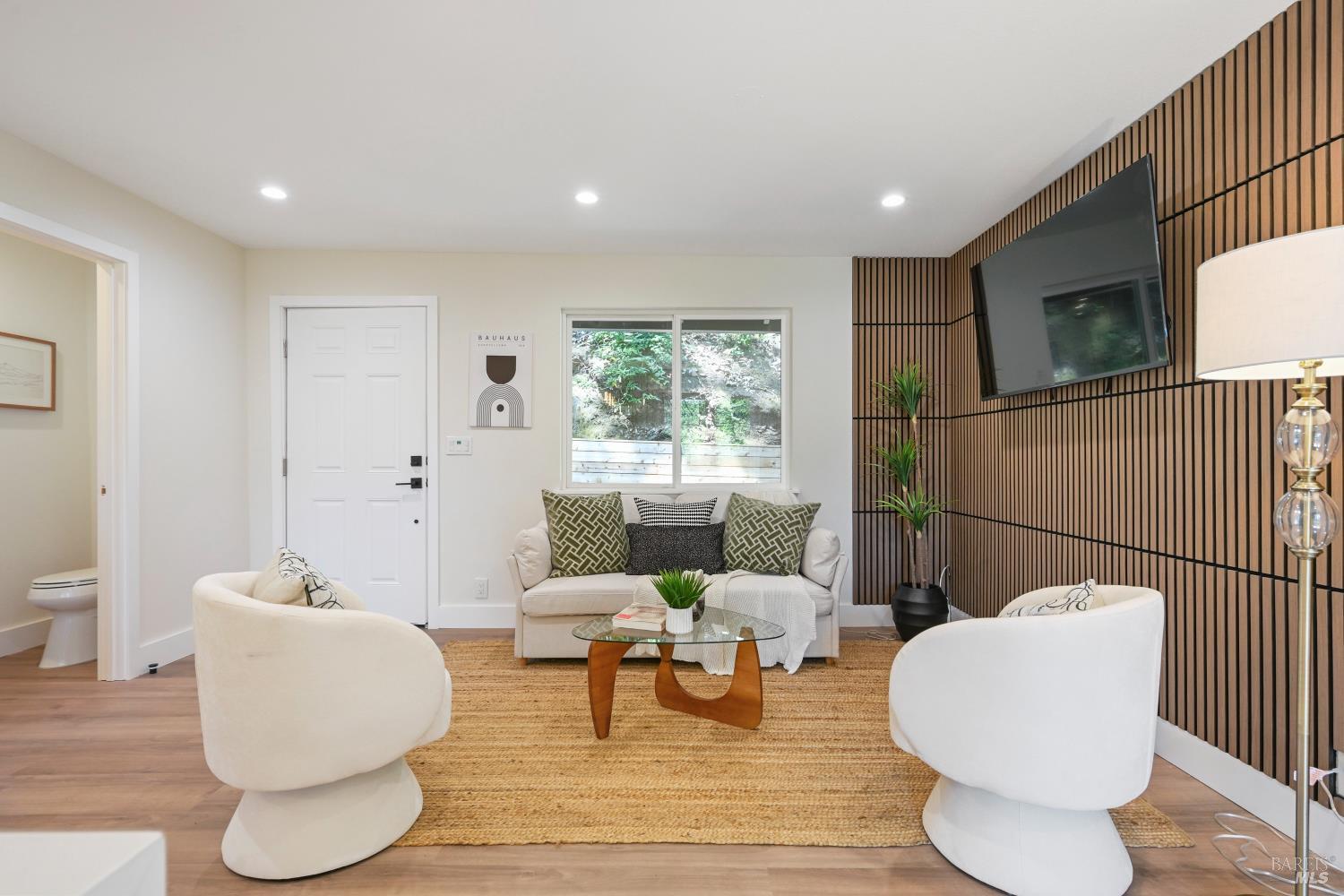 Detail Gallery Image 6 of 67 For 14150 Fern Rd, Guerneville,  CA 95446 - 3 Beds | 2/1 Baths