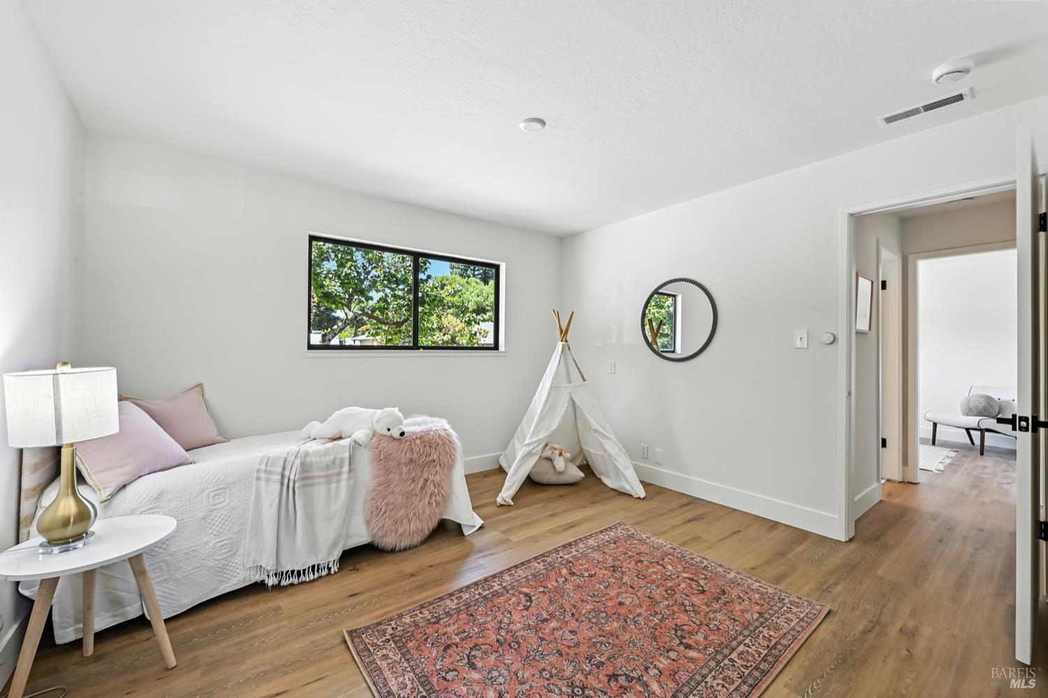 Detail Gallery Image 23 of 41 For 15 Arbor Cir, Novato,  CA 94947 - 5 Beds | 3 Baths