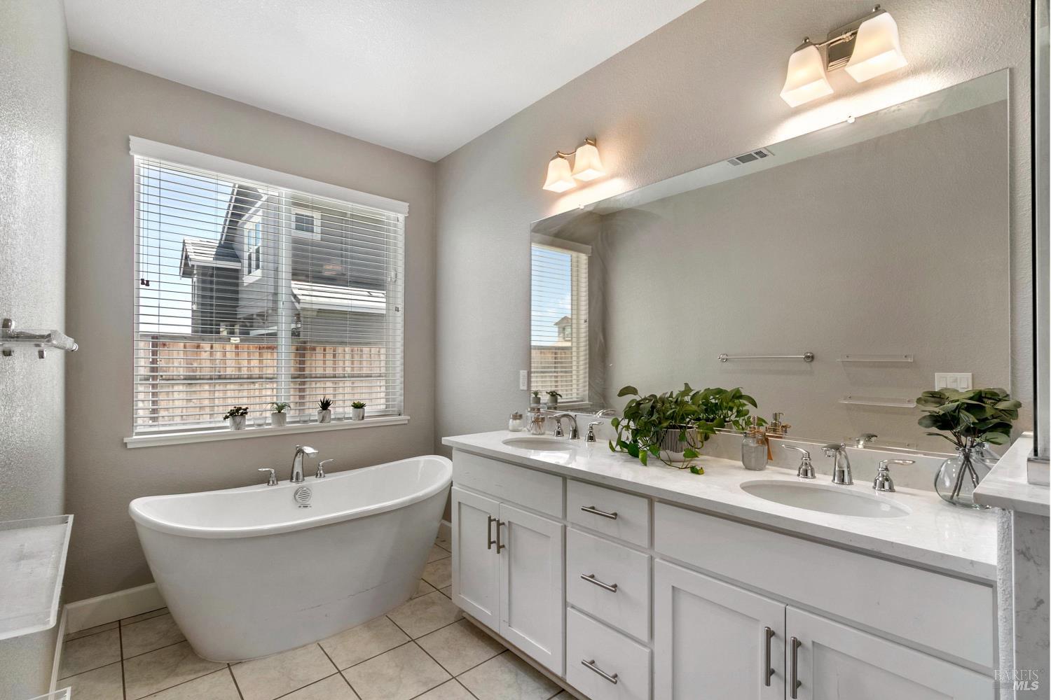 Detail Gallery Image 18 of 38 For 1001 Swift Ct, Vacaville,  CA 95688 - 4 Beds | 2 Baths