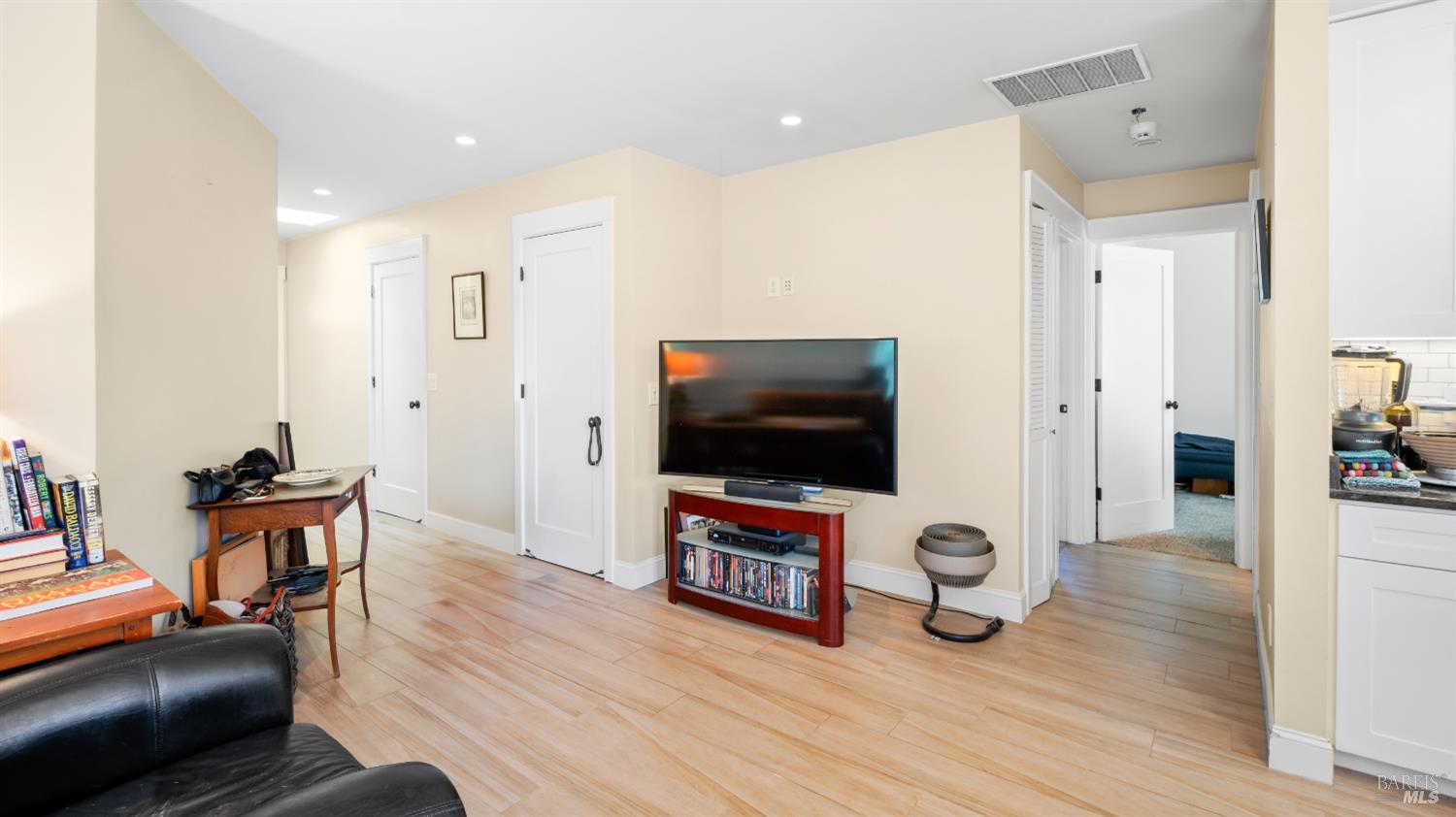Detail Gallery Image 9 of 33 For 8190 Woodland Hills Dr, Cotati,  CA 94931 - 3 Beds | 2 Baths