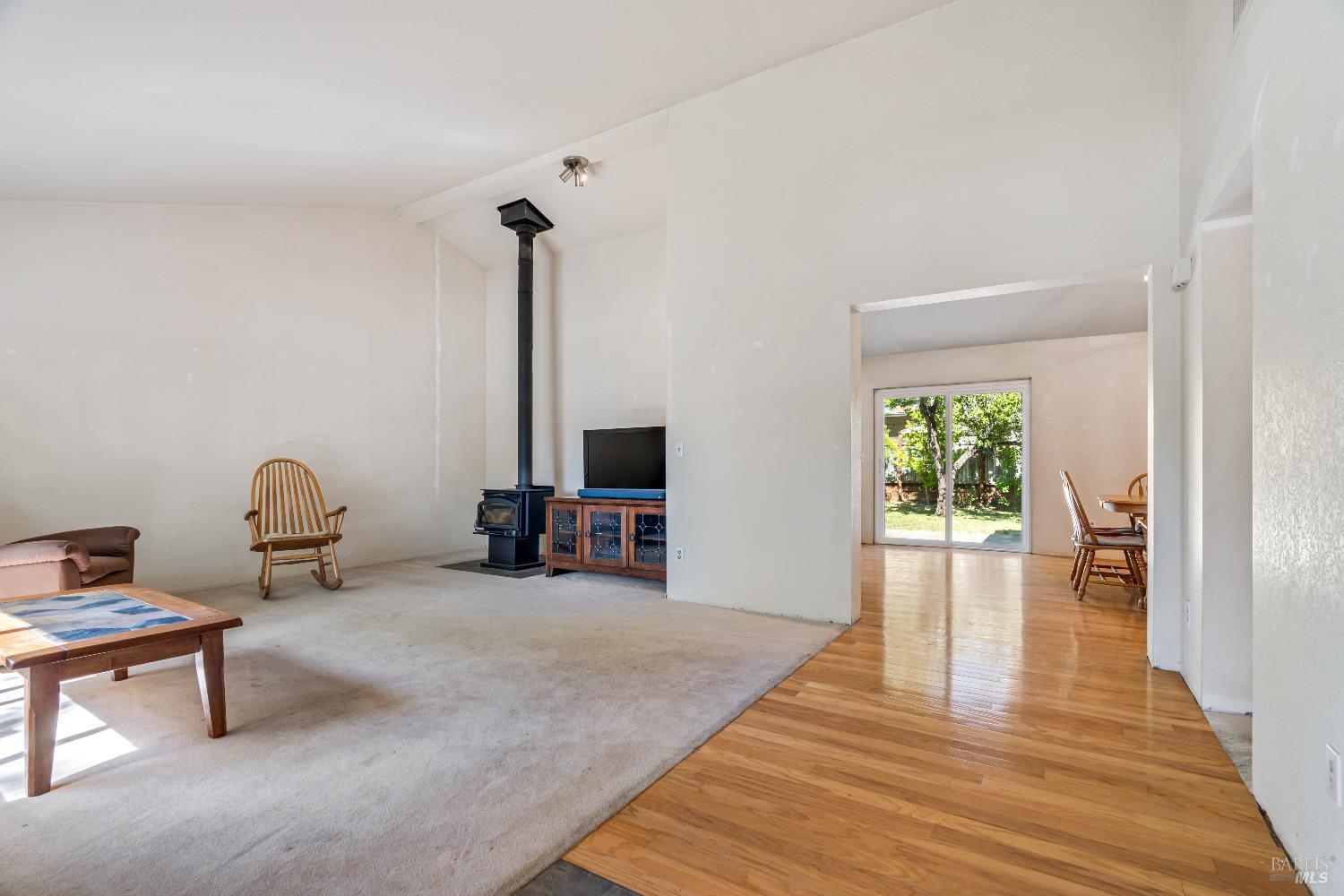 Detail Gallery Image 7 of 15 For 348 Almond Way, Healdsburg,  CA 95448 - 3 Beds | 2 Baths