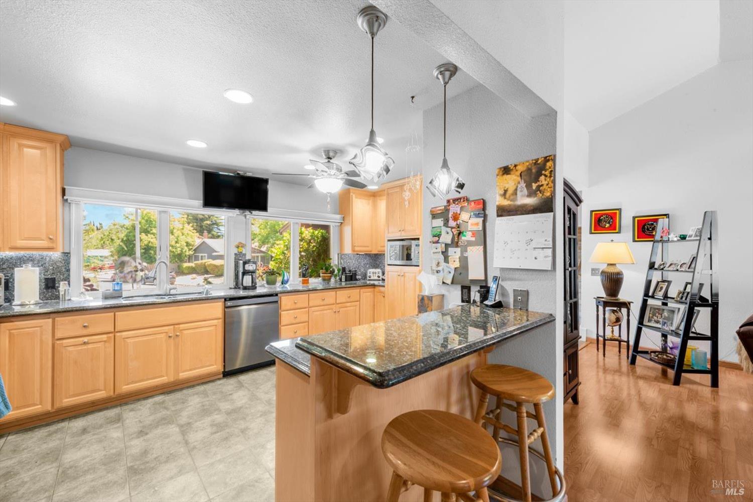 Detail Gallery Image 8 of 72 For 3451 Astoria Cir, Fairfield,  CA 94534 - 5 Beds | 3/1 Baths