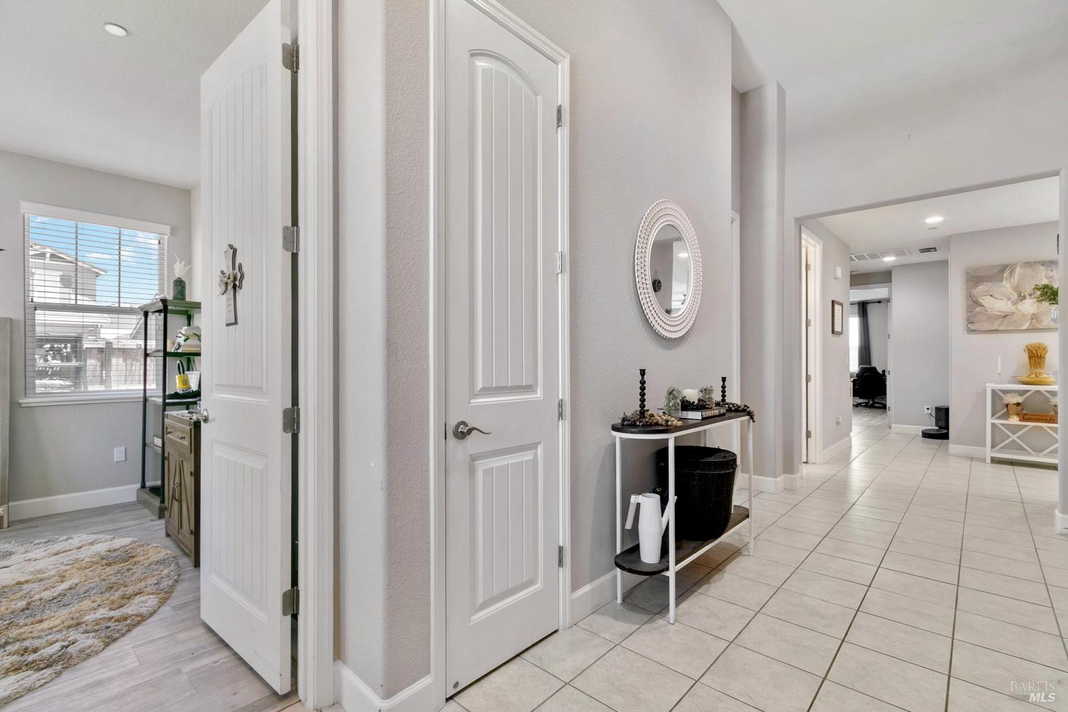 Detail Gallery Image 5 of 38 For 1001 Swift Ct, Vacaville,  CA 95688 - 4 Beds | 2 Baths