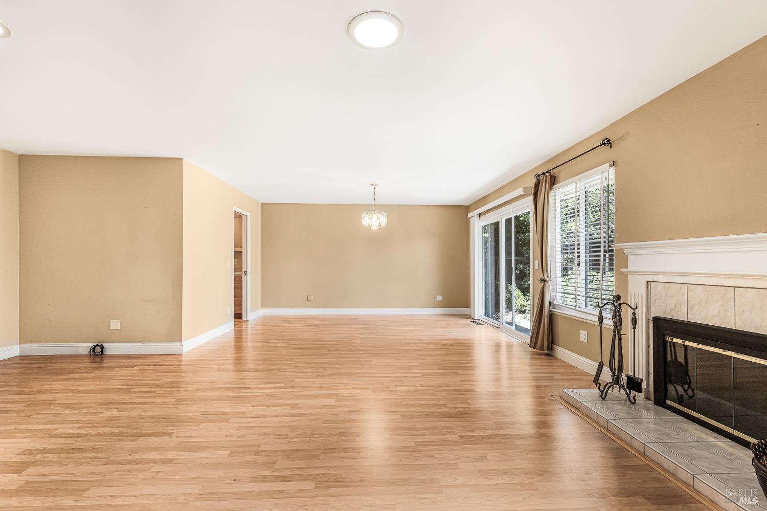 Detail Gallery Image 7 of 52 For 160 Oak Shadow Dr, Santa Rosa,  CA 95409 - 3 Beds | 2 Baths