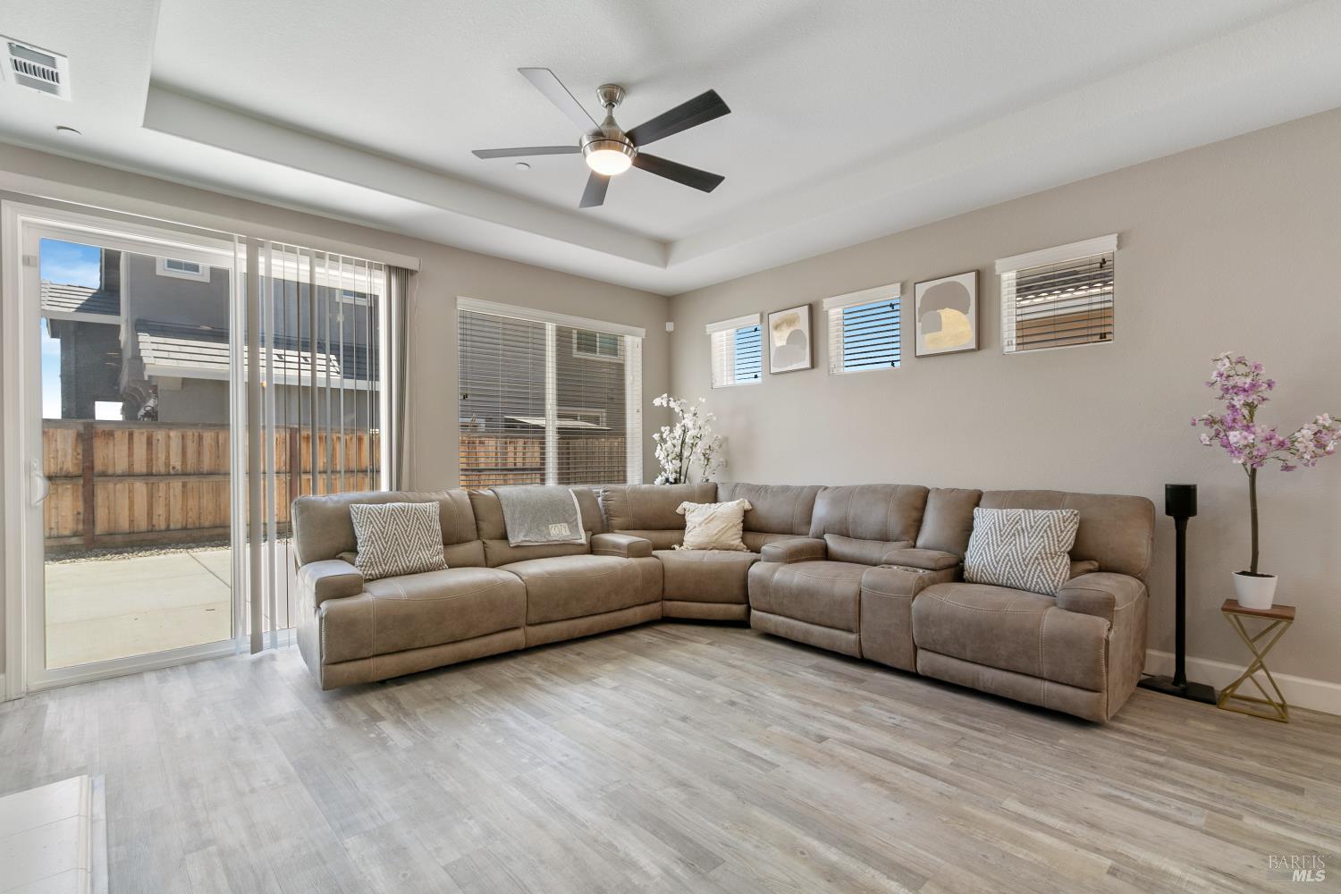 Detail Gallery Image 13 of 38 For 1001 Swift Ct, Vacaville,  CA 95688 - 4 Beds | 2 Baths
