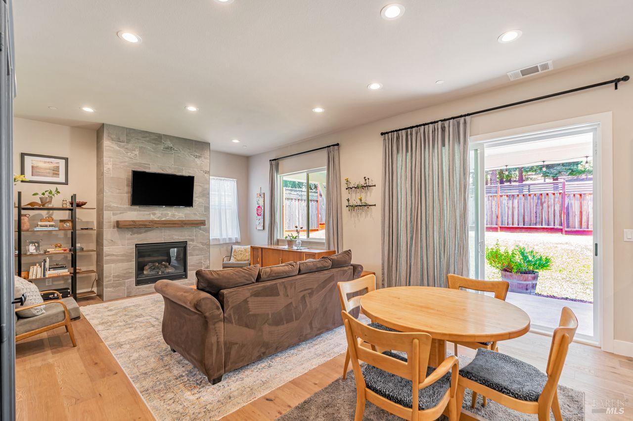 Detail Gallery Image 14 of 40 For 3566 Aaron Dr, Santa Rosa,  CA 95404 - 4 Beds | 3 Baths