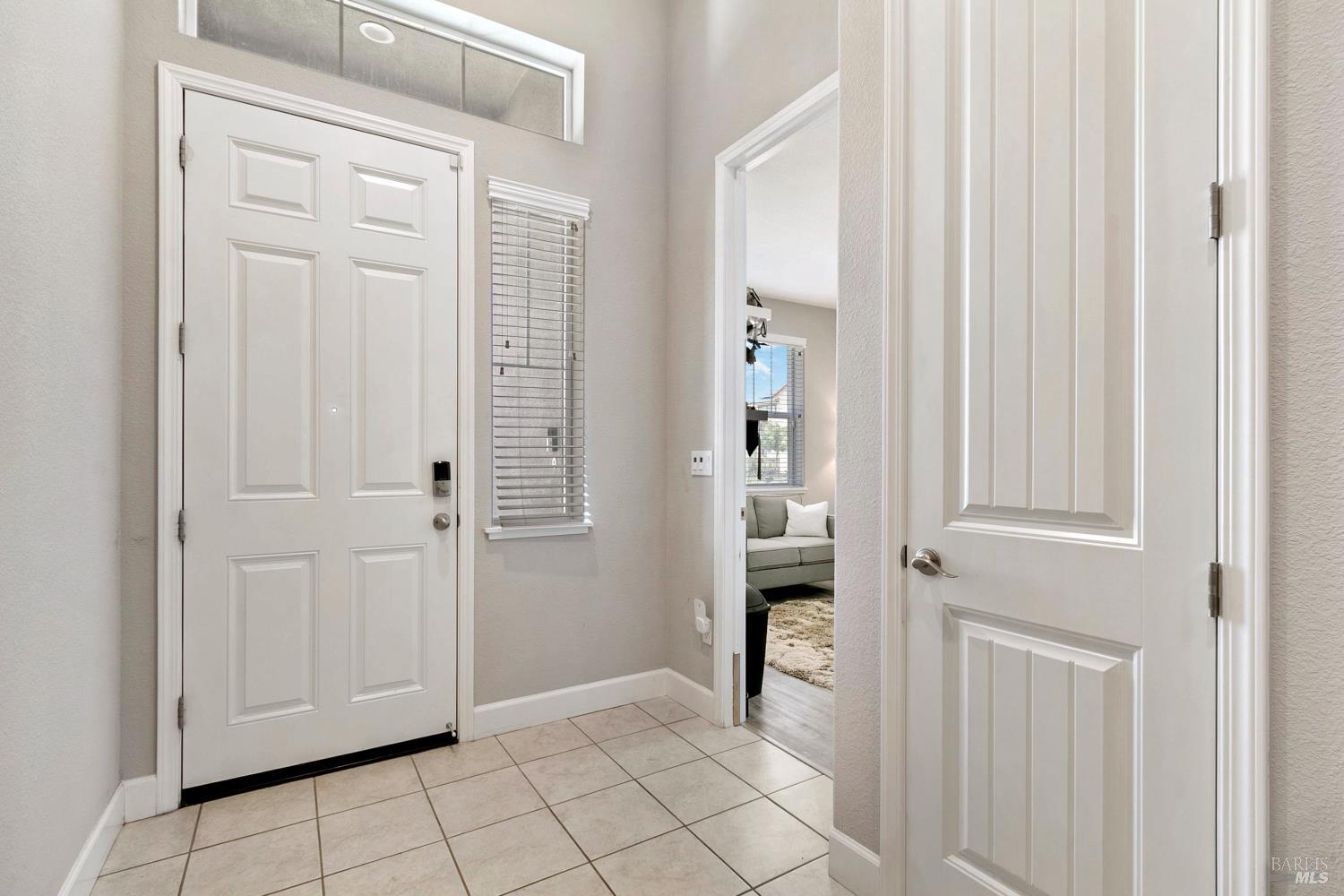 Detail Gallery Image 6 of 38 For 1001 Swift Ct, Vacaville,  CA 95688 - 4 Beds | 2 Baths