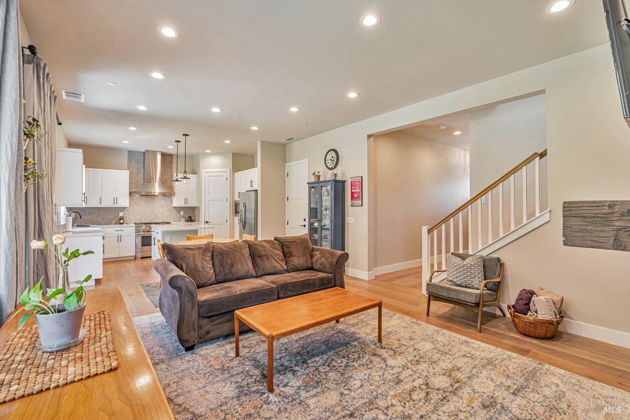 Detail Gallery Image 12 of 40 For 3566 Aaron Dr, Santa Rosa,  CA 95404 - 4 Beds | 3 Baths