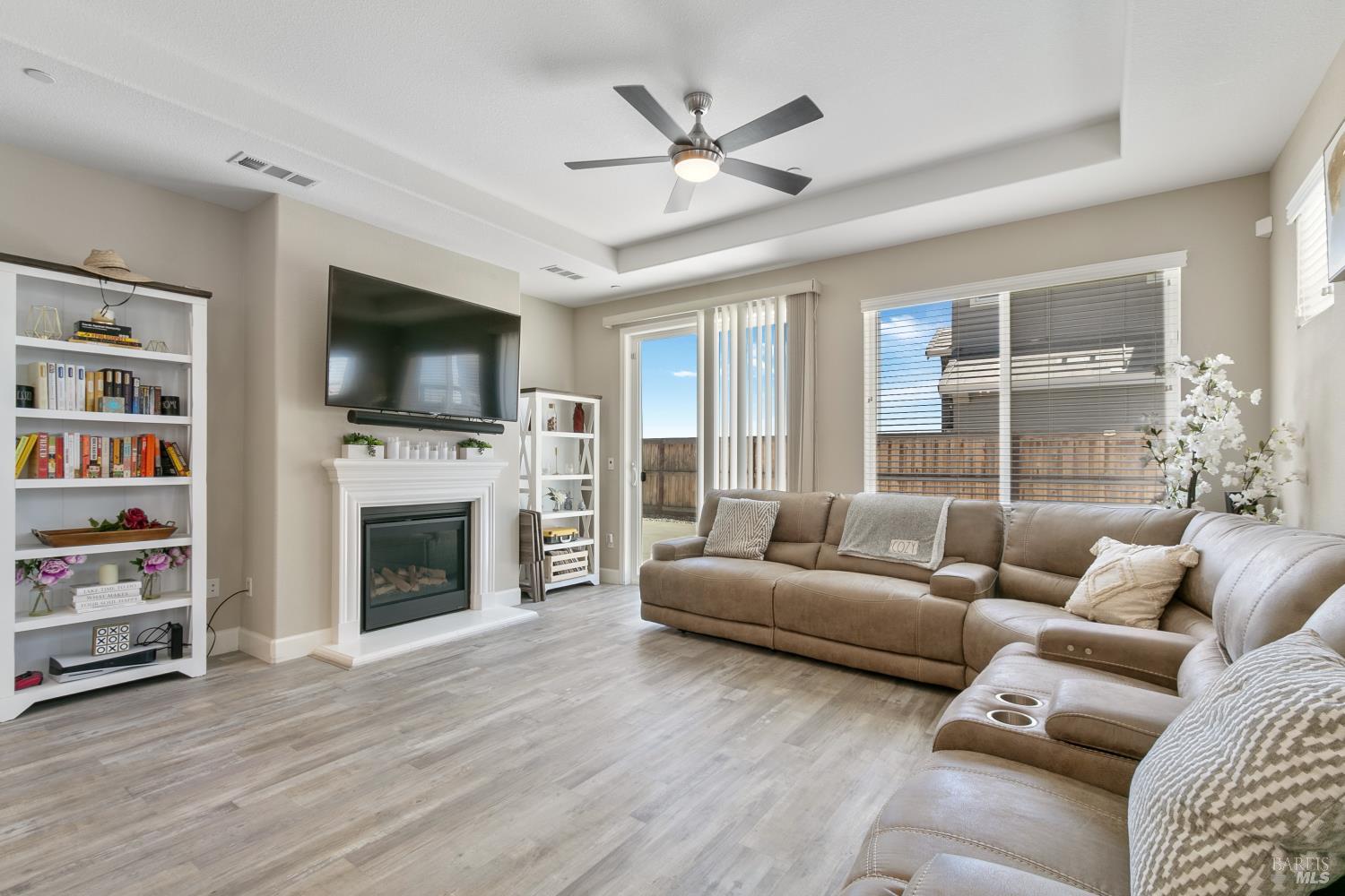 Detail Gallery Image 12 of 38 For 1001 Swift Ct, Vacaville,  CA 95688 - 4 Beds | 2 Baths