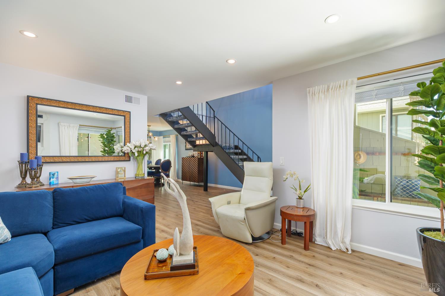 Detail Gallery Image 23 of 30 For 86 Sequoia Glen Ln, Novato,  CA 94947 - 2 Beds | 1/1 Baths
