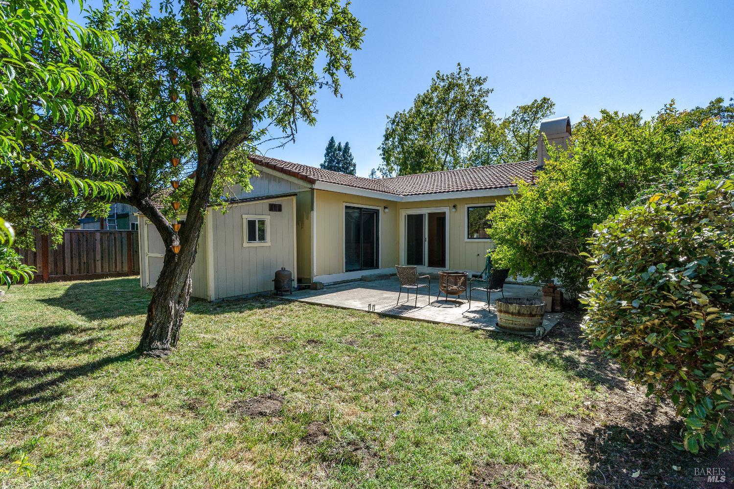 Detail Gallery Image 15 of 15 For 348 Almond Way, Healdsburg,  CA 95448 - 3 Beds | 2 Baths