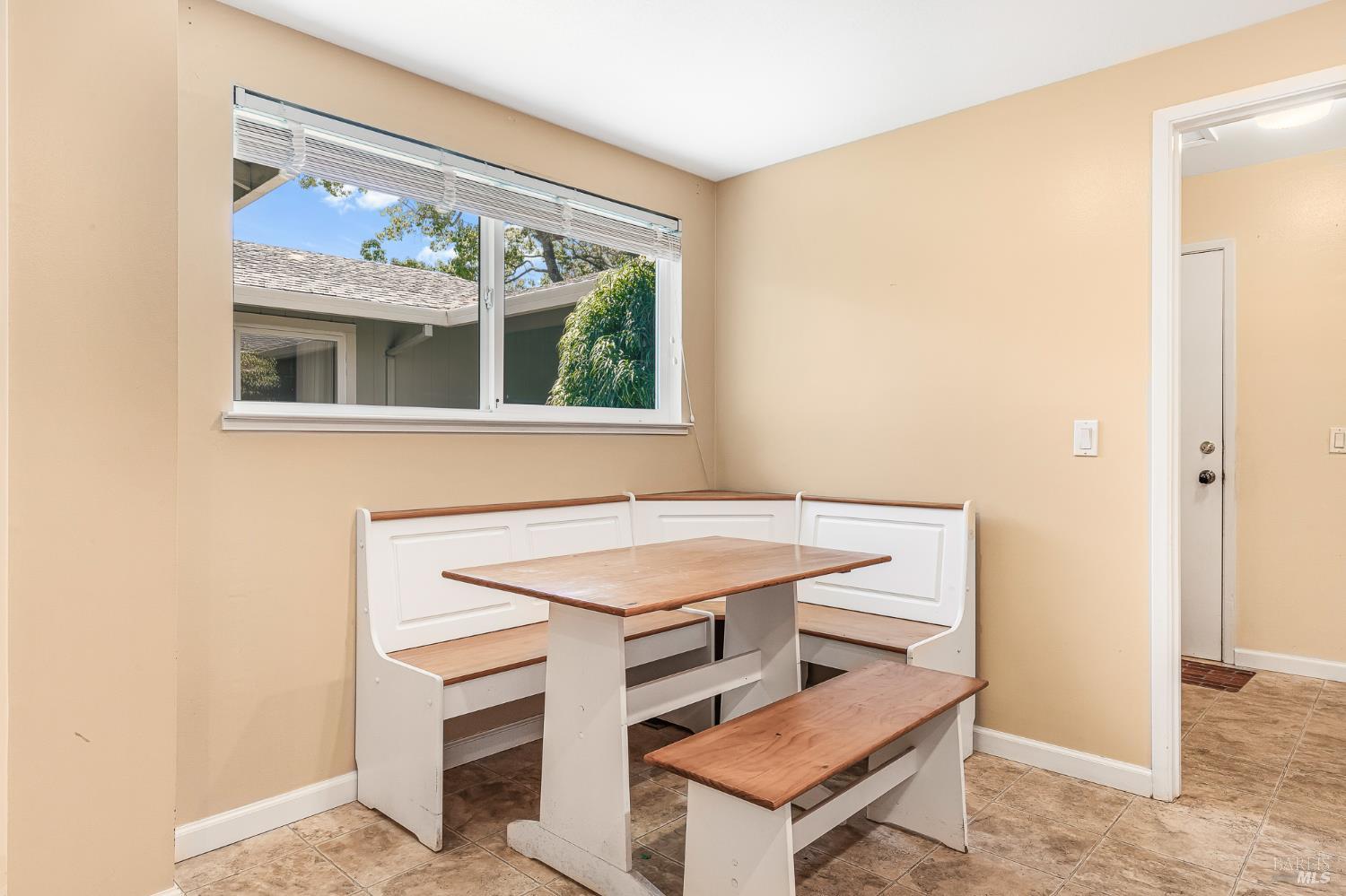 Detail Gallery Image 15 of 52 For 160 Oak Shadow Dr, Santa Rosa,  CA 95409 - 3 Beds | 2 Baths