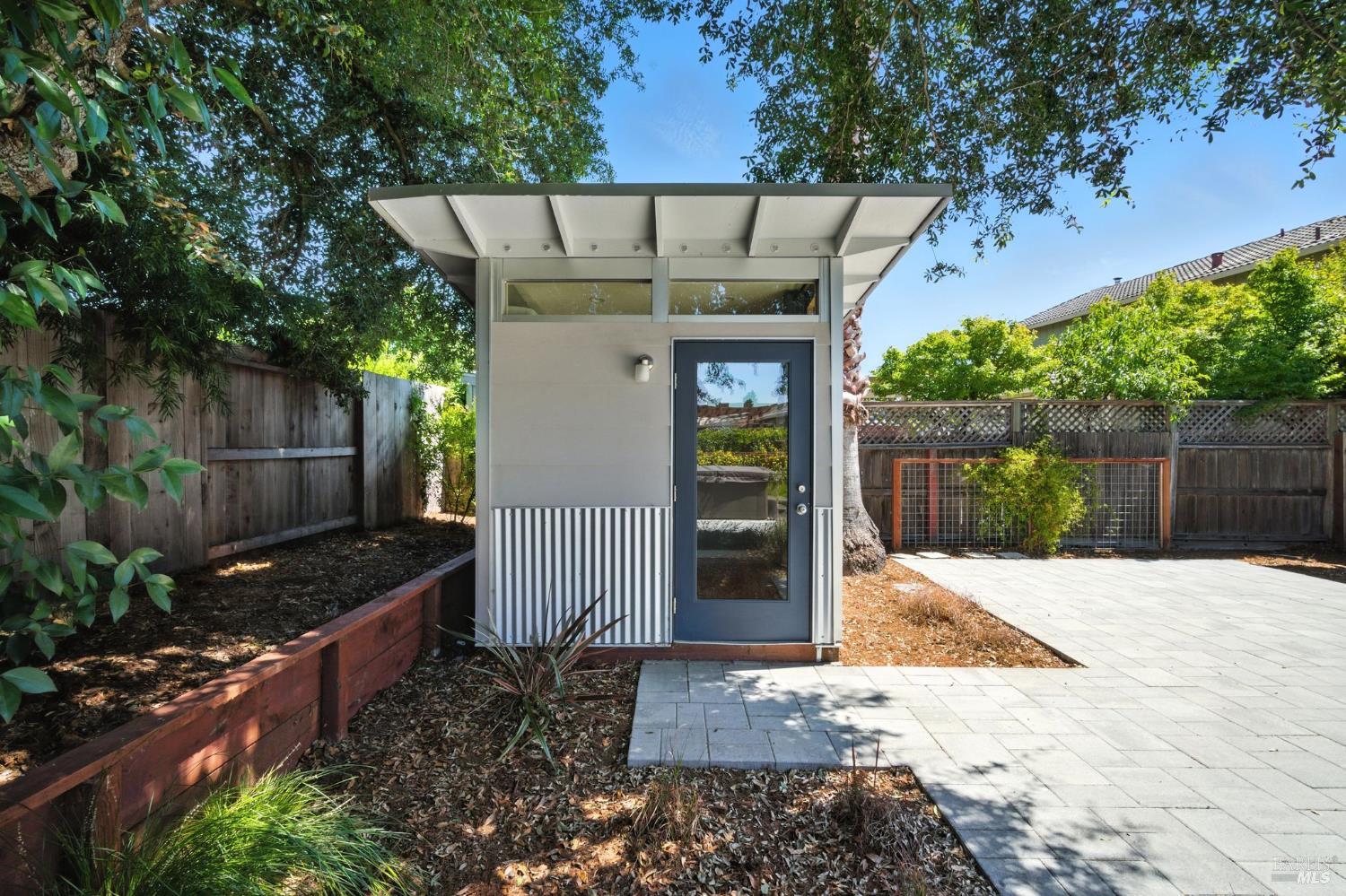 Detail Gallery Image 27 of 32 For 104 Banff Way, Petaluma,  CA 94954 - 4 Beds | 2/1 Baths