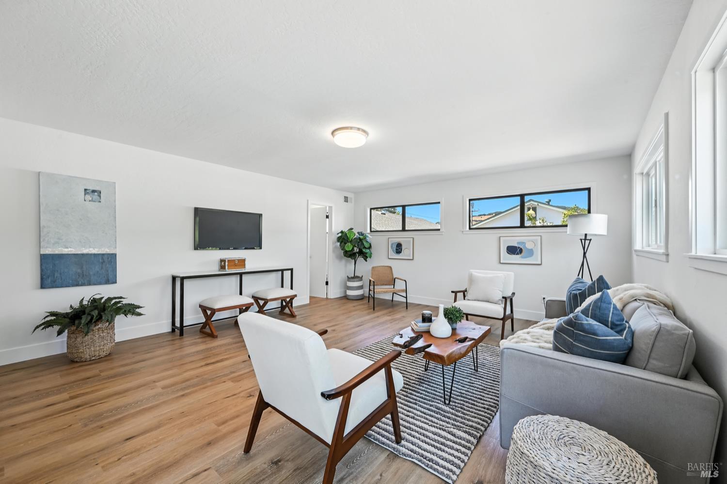 Detail Gallery Image 17 of 41 For 15 Arbor Cir, Novato,  CA 94947 - 5 Beds | 3 Baths