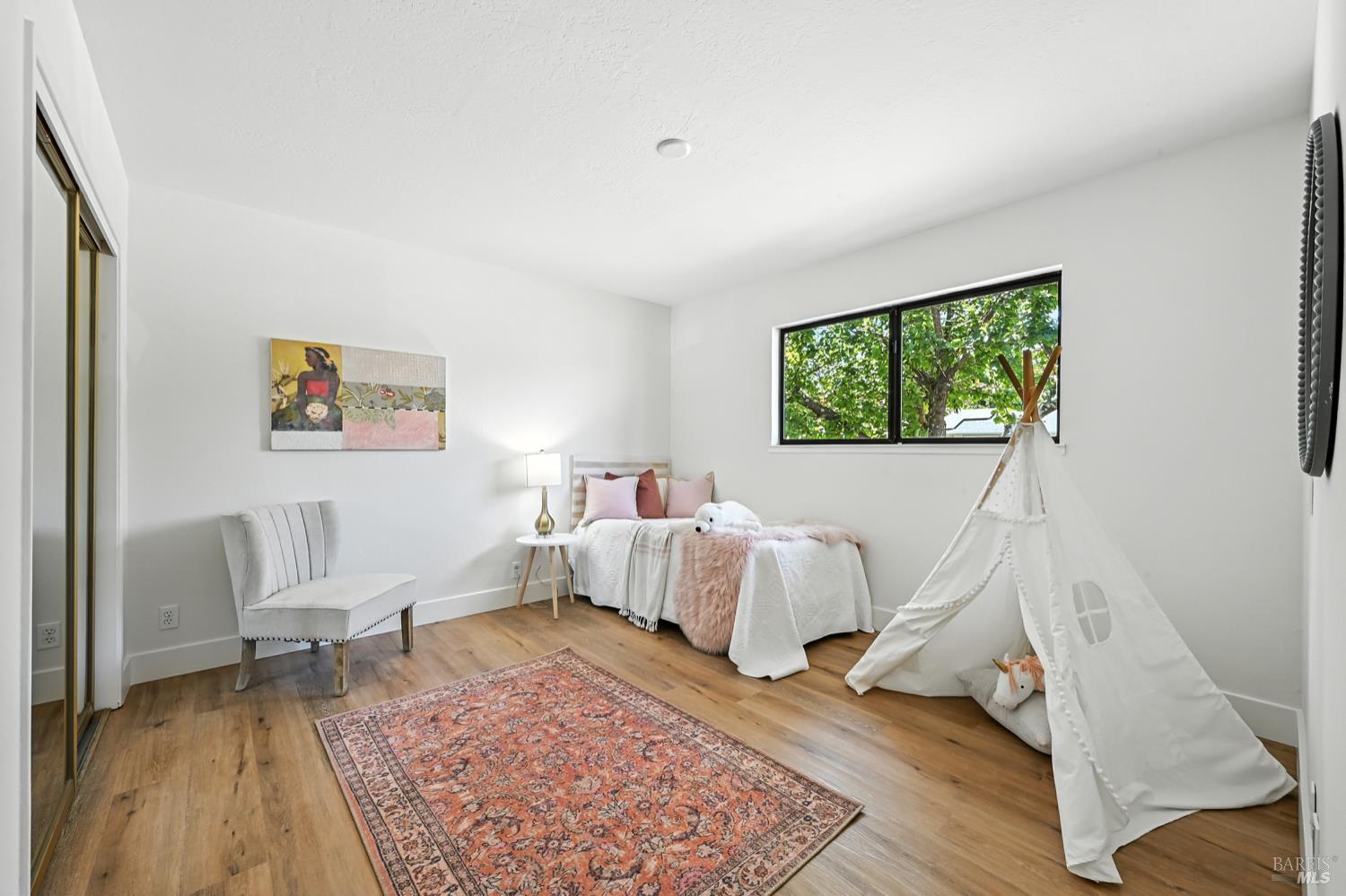 Detail Gallery Image 22 of 41 For 15 Arbor Cir, Novato,  CA 94947 - 5 Beds | 3 Baths