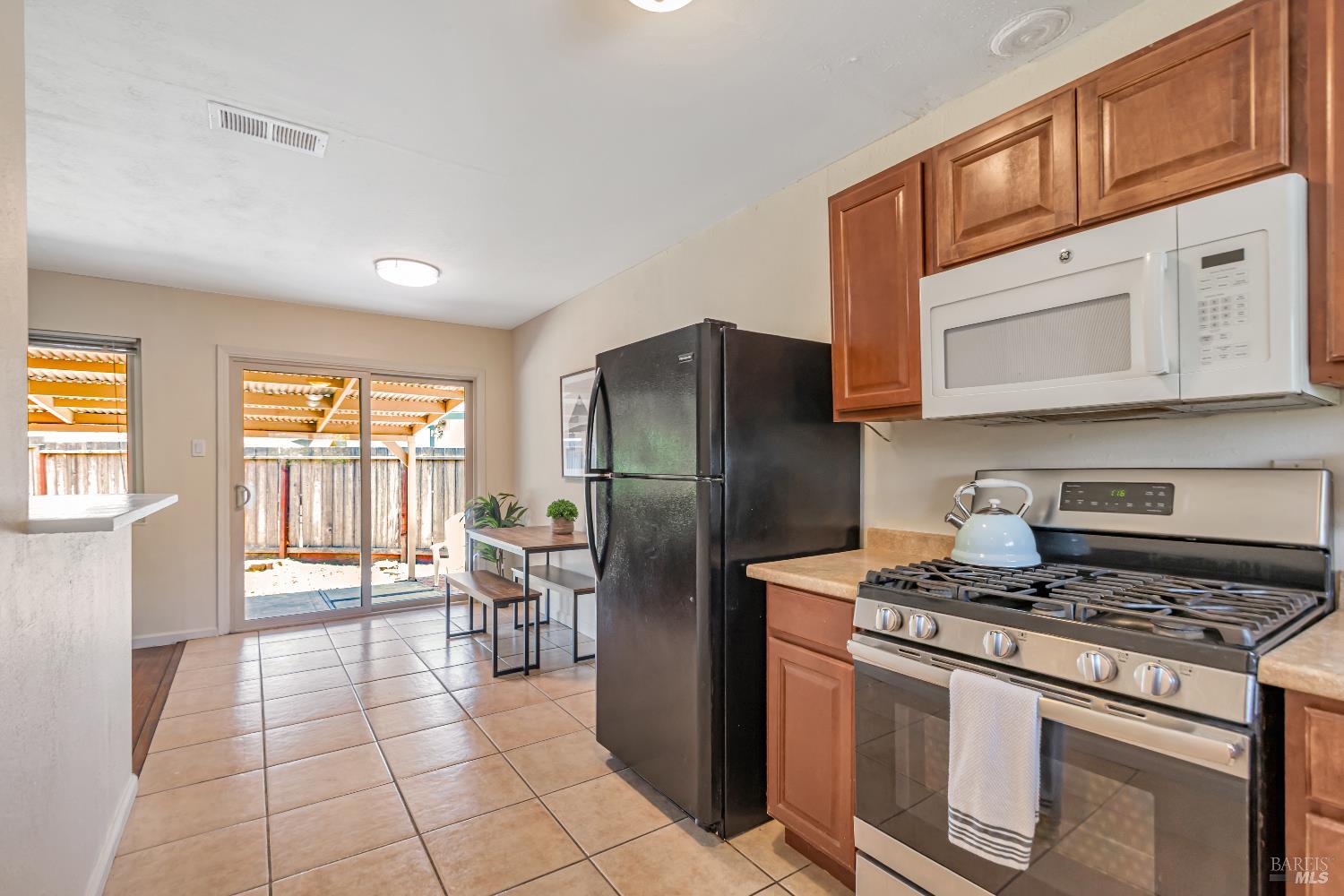 Detail Gallery Image 11 of 40 For 229 Arlen Dr, Rohnert Park,  CA 94928 - 4 Beds | 3 Baths
