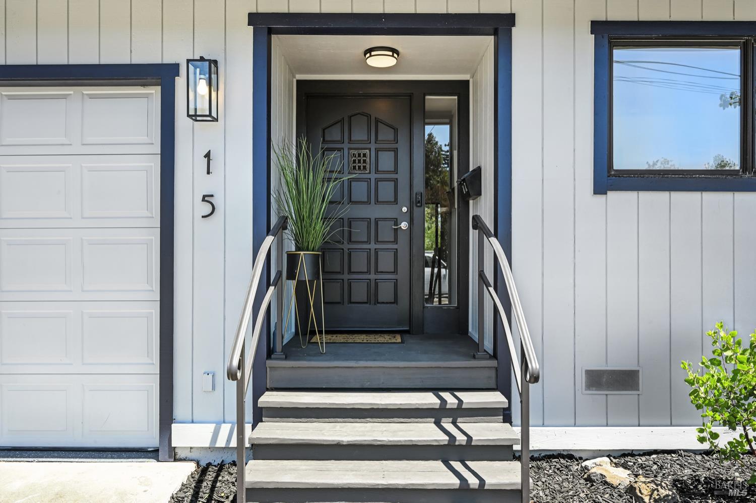 Detail Gallery Image 4 of 41 For 15 Arbor Cir, Novato,  CA 94947 - 5 Beds | 3 Baths